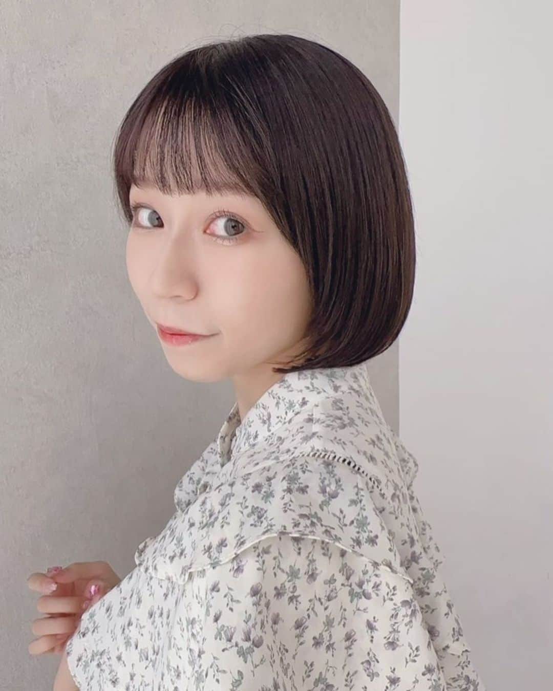 田辺留依さんのインスタグラム写真 - (田辺留依Instagram)「Twitterにも載せましたが  髪が短くなりました。  いかがでしょう。  すっきりまとまって お気に入りです。  ブリーチはしばらく我慢して コツコツ伸ばします。  #hairstyle #makeup」8月3日 0時48分 - rui.kani_miso