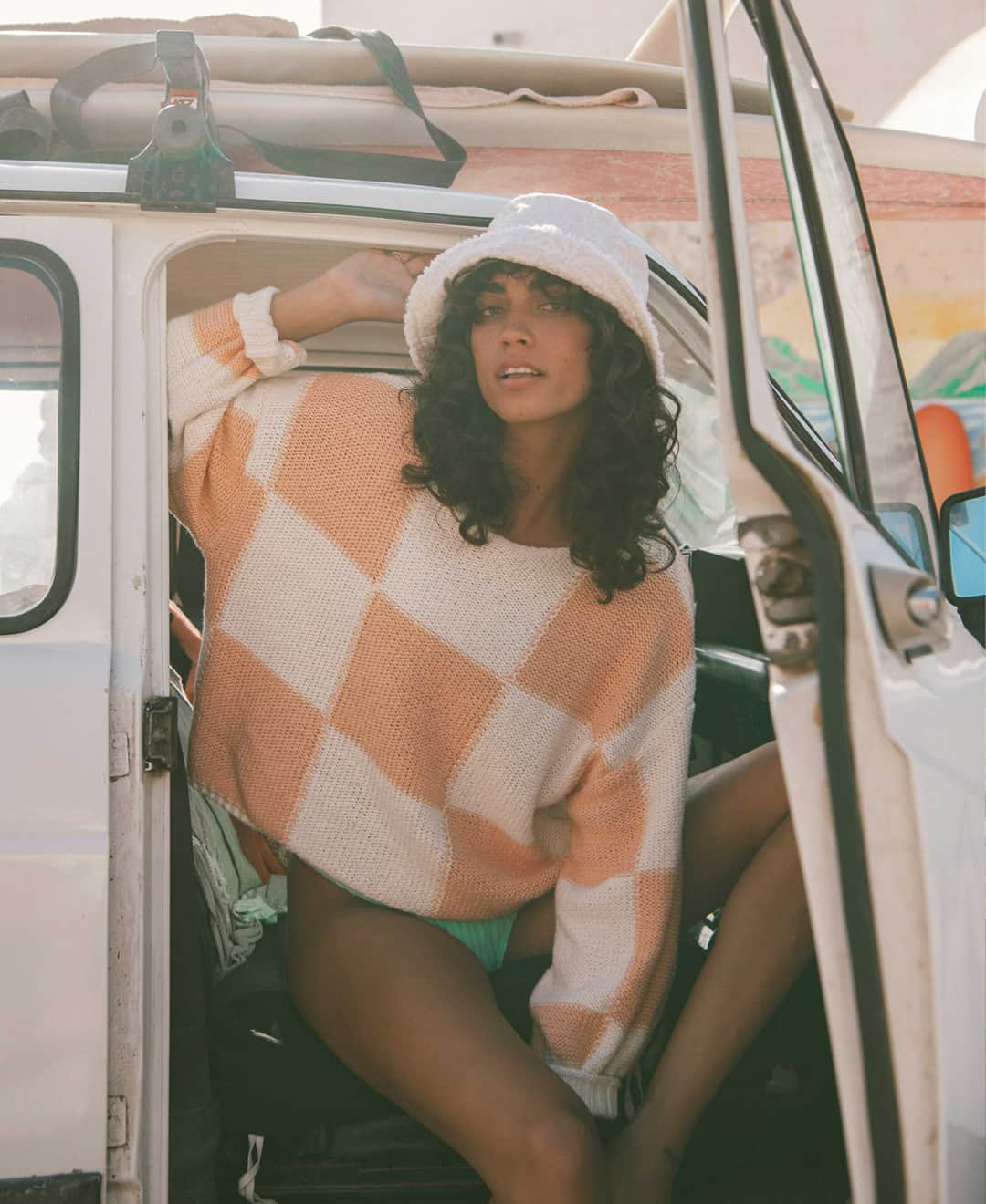 BILLABONG WOMENSさんのインスタグラム写真 - (BILLABONG WOMENSInstagram)「The wonders of the Moroccan coast were calling! We drove the coast stopping at cute beach towns and found the perfect cove with endless dreamy waves.」8月3日 1時01分 - billabongwomens