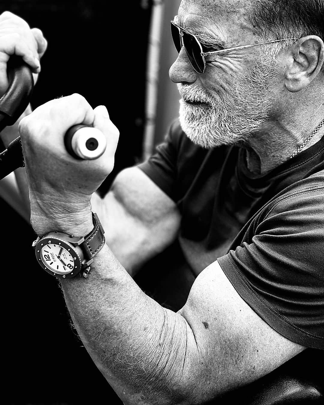 アーノルド・シュワルツェネッガーのインスタグラム：「☑️ Free ☑️ Less than 5 minutes a day ☑️ Health and fitness info without BS ☑️ Positivity the world needs  Join Arnold’s Pump Club. Our village wants you. Link in my bio.」