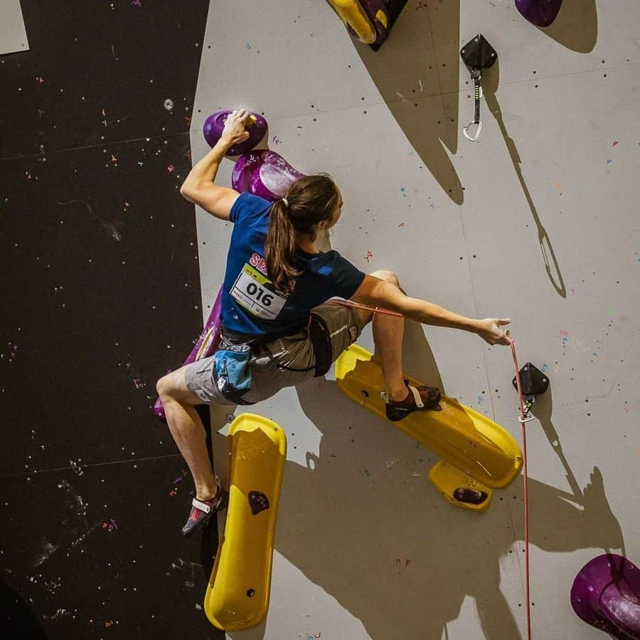 スターシャ・ゲージョさんのインスタグラム写真 - (スターシャ・ゲージョInstagram)「Shots by @vanessa_winter07 from today's lead qualification.  Doing my best to fit in all the required positions 🙌🏼 💃 Progressed to semifinals. Tomorrow bouldering. #berntoclimb @climbingbern2023 @unparallelup @trangoworldofficial @tokyo_powder_germany」8月3日 1時21分 - gejostasa