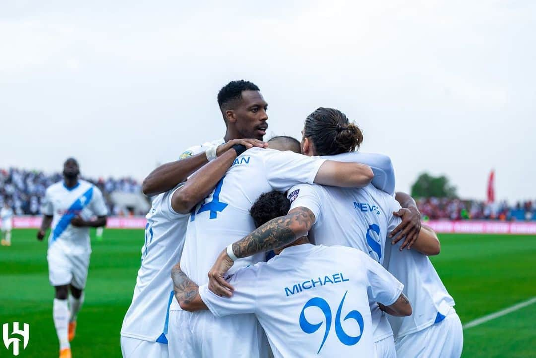 カリドゥ・クリバリさんのインスタグラム写真 - (カリドゥ・クリバリInstagram)「Strong and focused: an important victory 💪🏿 Thank you HILAL Fans 🙏🏿  #AlHilal_Wydad #KingSalmanClubCup 💙 #KK」8月3日 1時18分 - kkoulibaly26