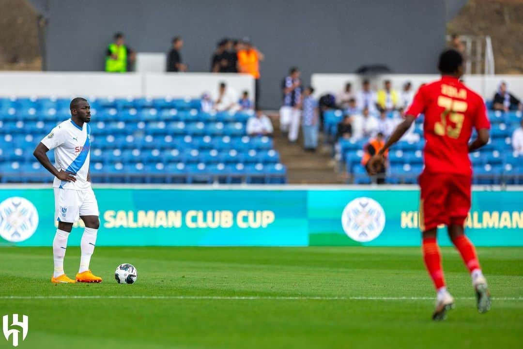 カリドゥ・クリバリさんのインスタグラム写真 - (カリドゥ・クリバリInstagram)「Strong and focused: an important victory 💪🏿 Thank you HILAL Fans 🙏🏿  #AlHilal_Wydad #KingSalmanClubCup 💙 #KK」8月3日 1時18分 - kkoulibaly26