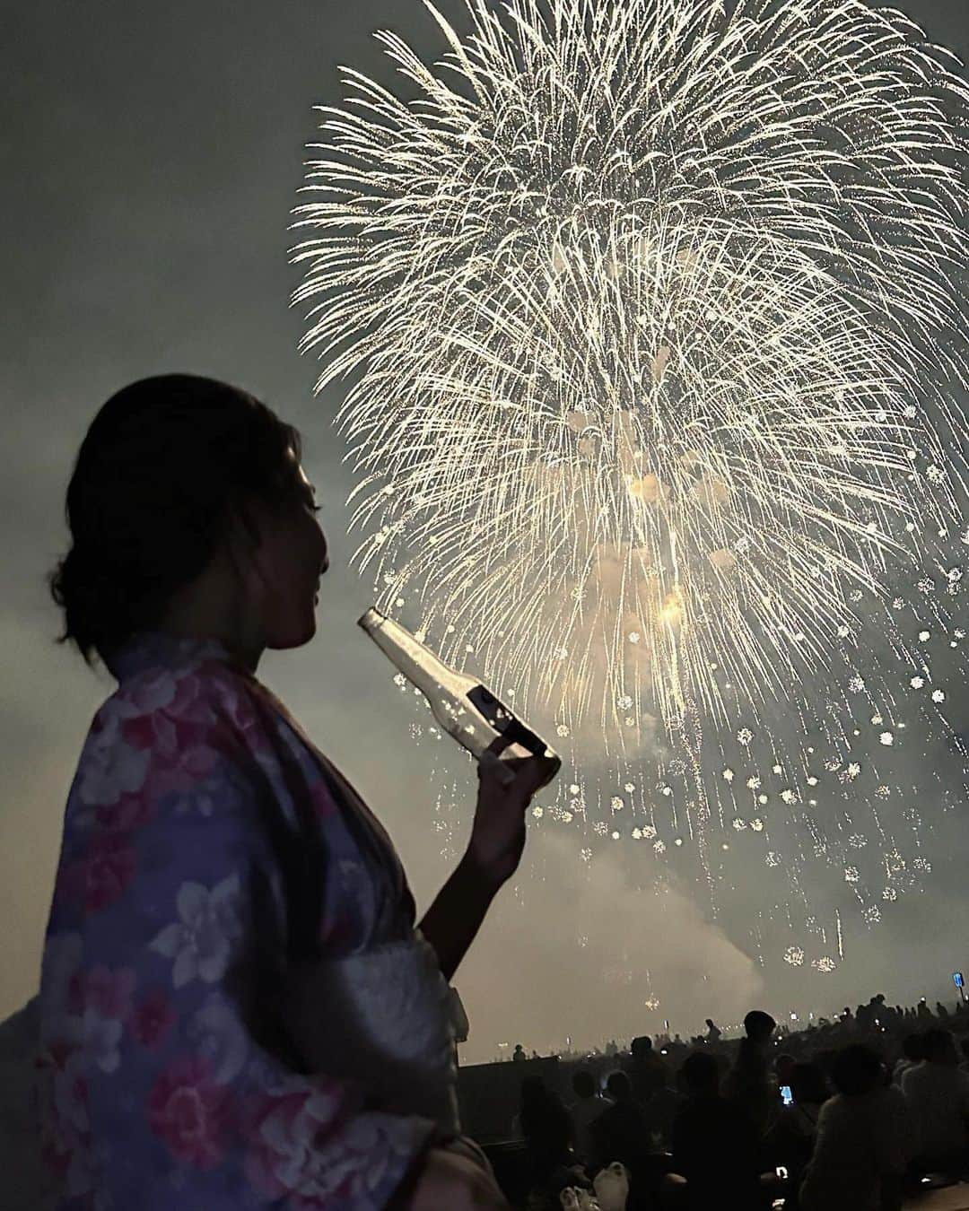 戸崎奈津さんのインスタグラム写真 - (戸崎奈津Instagram)「👘🎆 #長岡大花火大会  #日本三大花火  2kmに渡って打ち上げられる #フェニックス や #天地人花火 どれも圧巻の美しさ✨泣いた🌌   @nagaokahanabi0823   #花火 #長岡まつり大花火大会 #長岡花火 #花火大会 #fireworks #japan #浴衣 #👘  #長岡花火大会2023 #photo  #HANABI #nagaokafireworks  #fireworks_jpn #Niigata #Nagaoka #長岡花火大会」8月3日 1時23分 - naa_tsu0827