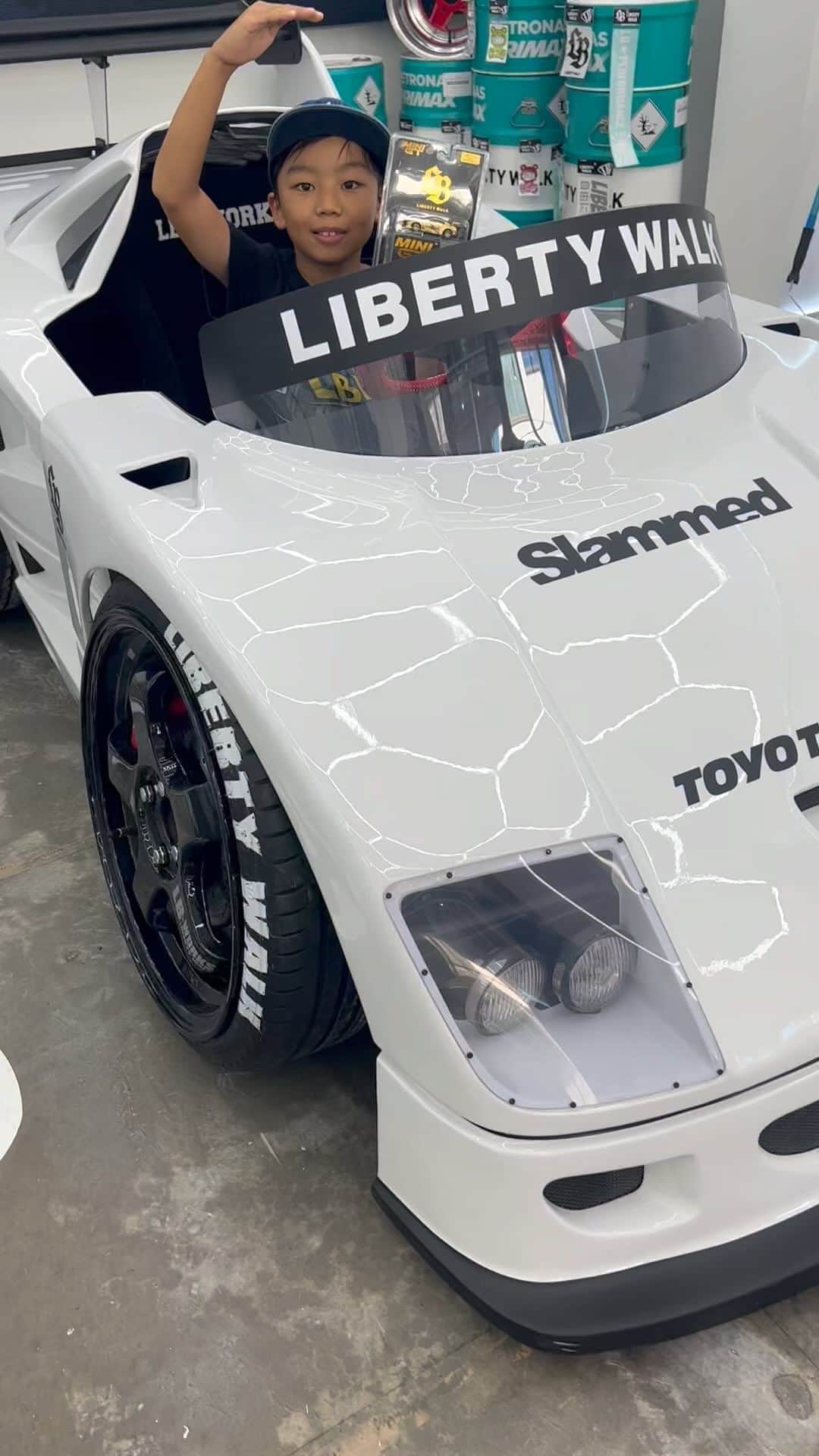 のインスタグラム：「8月4日5日6日　LIBERTY WALK TOKYO OP LIMITED EDTION MINI GT GOLD LB⚡︎WORKS GTR HOBBY😆 未来ある子供達の為に元気と笑顔を伝えましょう😆 8月4日からのLIBERTY WALK TOKYO原宿店に是非遊びに来てくださいね😆 @libertywalk_tokyo_harajuku  @yokohama.rubber_jp  @minigtofficial  @tone_japan @sakon.hikari @athlete_company @lbtrucks_official  #libertywalk #lbworks #minigt #hobby #limitededtion #widebody#ferrari #ferrarif40 #f40 #jdm #libertywalktokyo #ltmw #muni #限定 #記念 #ミニカー #4日5日6日 #new#op #待ってます #未来 #子供達 #元気#笑顔」
