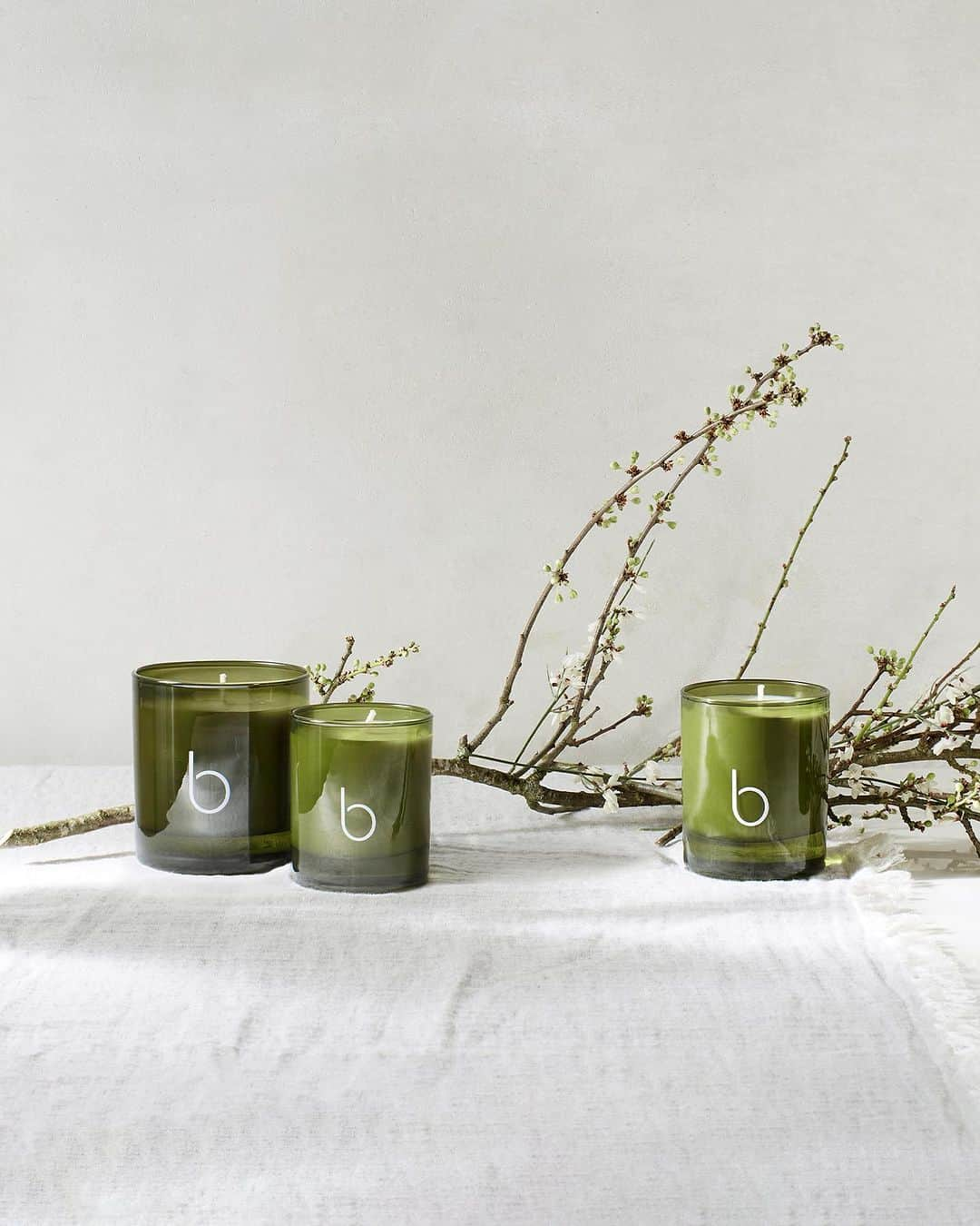 バンフォードさんのインスタグラム写真 - (バンフォードInstagram)「Bring the scent of the fresh summer garden into your home with our beautiful Garden Candles. Available in English Lavender, White Iris, English Rose, Wisteria and Lily Of The Valley 🌱  Shop in-store and online via the link in bio.  #bamford #homefragrance #candle #homedecor #summerscent」8月3日 1時33分 - bamford