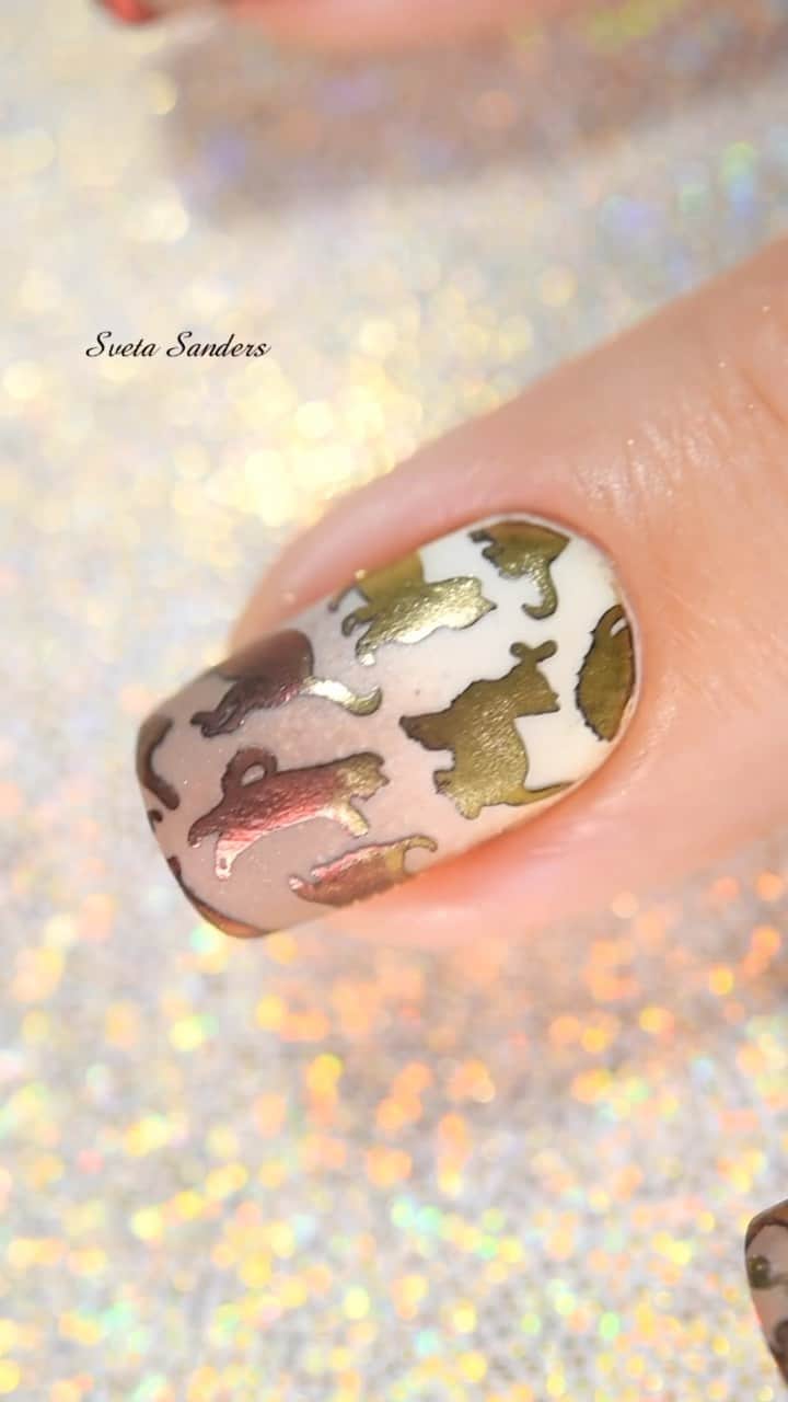Sveta Sandersのインスタグラム：「Used products by @whatsupnails / я использовала материалы бренда @whatsupnails  https://whatsupbeauty.com/ :  Nail Polishes :  💕 Whats Up Nails “Neither Noir”  💕 Whats Up Nails “Black My Mind”  💕 Whats Up Nails “ Joshua Tree»  💕 Whats Up Nails - Magnified Clear Stamper & Scraper  💕 Whats Up Nails - B047 Everyday is Caturday Stamping Plate  💕 Gold Chrome Powder  💕 Fire Red Chrome Powder」