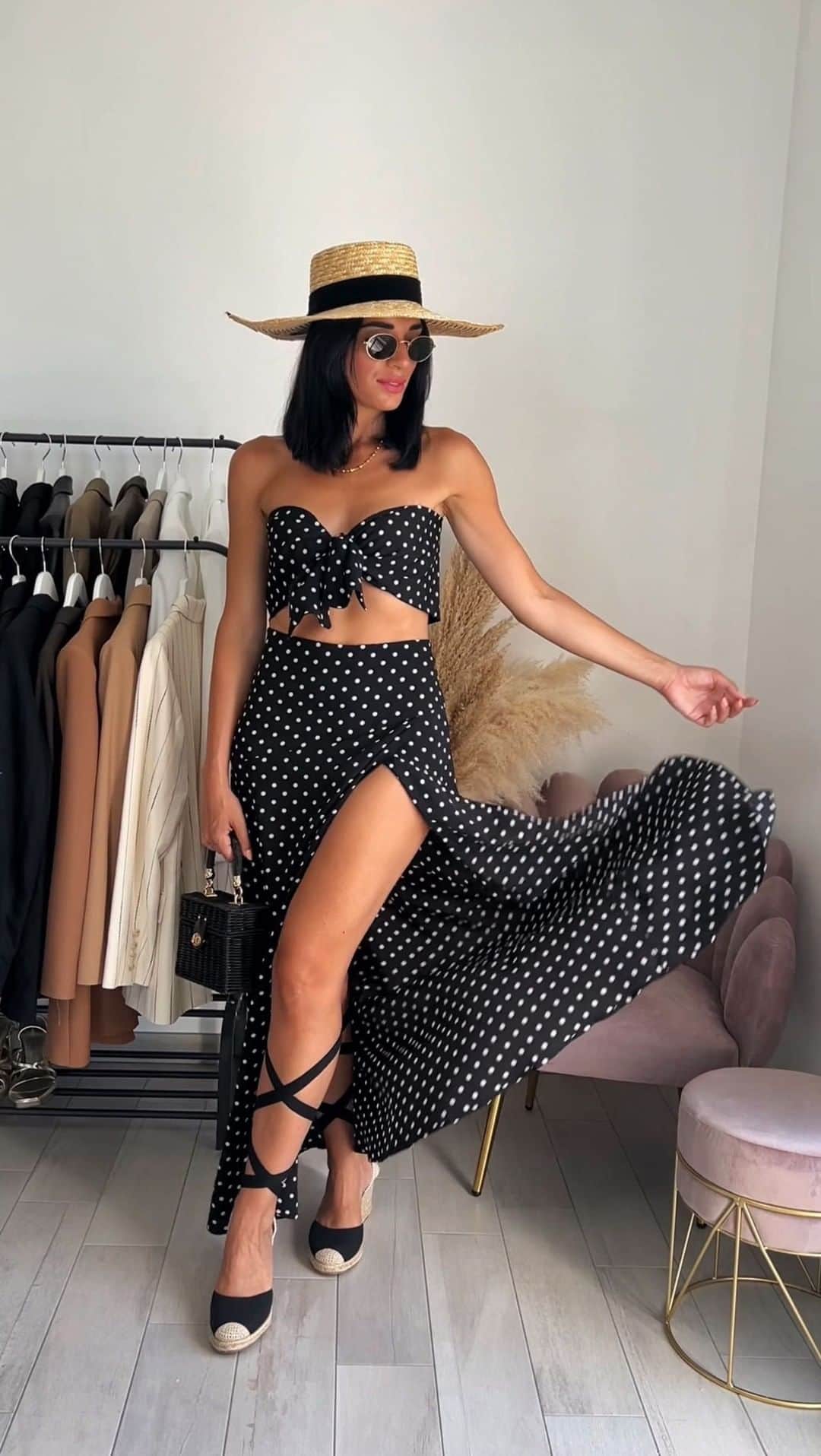 SHEINのインスタグラム：「TFW the bow brings the WHOA 🎀😍 This VCAY polka dot two-piece is a wanderlust must 💙 @fede_rica_14  Shop similar🔎2838641 13333707  #SHEIN #SHEINforAll #SHEINstyle #fashion #chic」