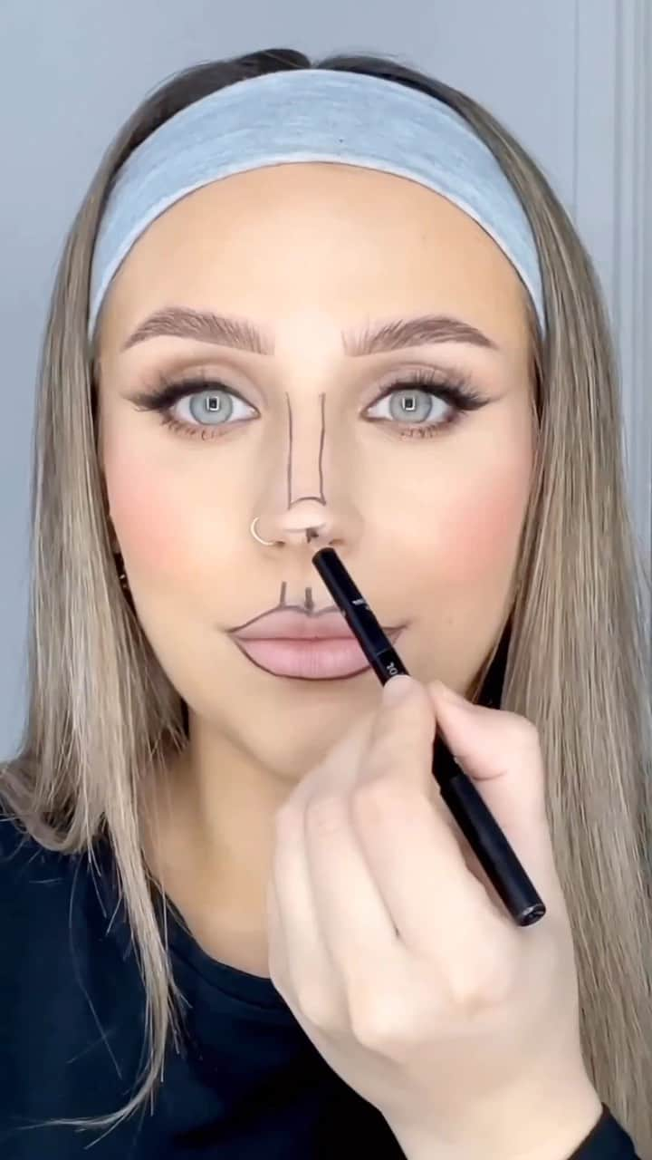 Makegirlzのインスタグラム：「ممكن تجربونها؟ 🤭  Would you try this hack? 🤭  Credits: makeupby_elliee 💕  بوتيكات #Boutiqaat #الكويت #السعودية #الامارات #عمان #البحرين #قطر #العراق#hack #makeuphack #makeup #contour #blusher  ‏‎‏#makeupforever #maccosmetics  #mac #benefit  #benefitcosmetics」