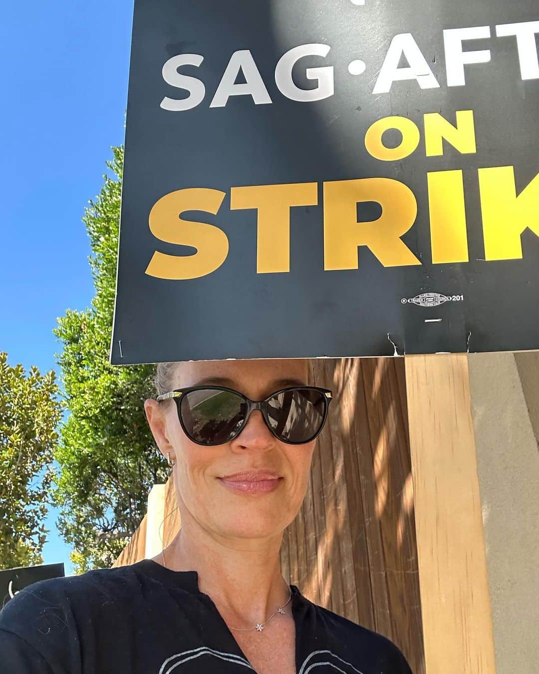 ジェリー・ライアンのインスタグラム：「Back at it! ✊🏼 @sagaftra  #sagaftrastrong #unionstrong  #1u」