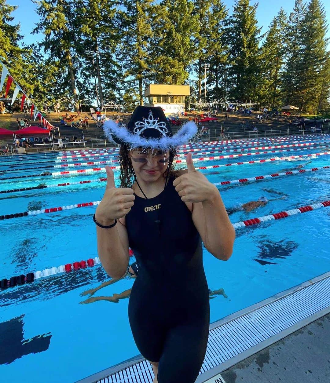 arenausaのインスタグラム：「Who said you can’t be a mermaid and cowgirl at the same time? 🧜‍♀️🤠🐄 #arenausa」