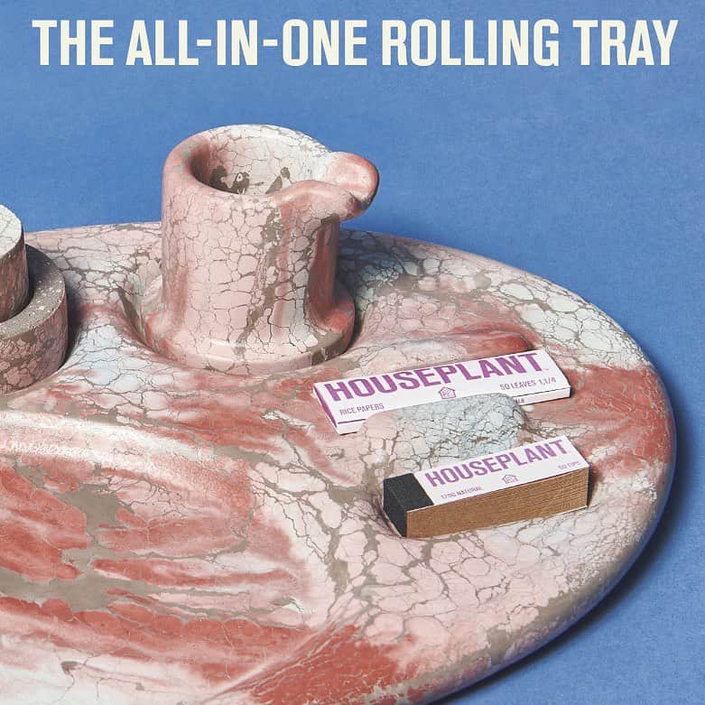 セス・ローゲンさんのインスタグラム写真 - (セス・ローゲンInstagram)「The All in One Rolling Tray has a grinder, a paper and filter holder, a large surface and a lovely ashtray. I tested this for a year before we sold it! I LOVE THIS. Available on our website.」8月3日 2時09分 - sethrogen