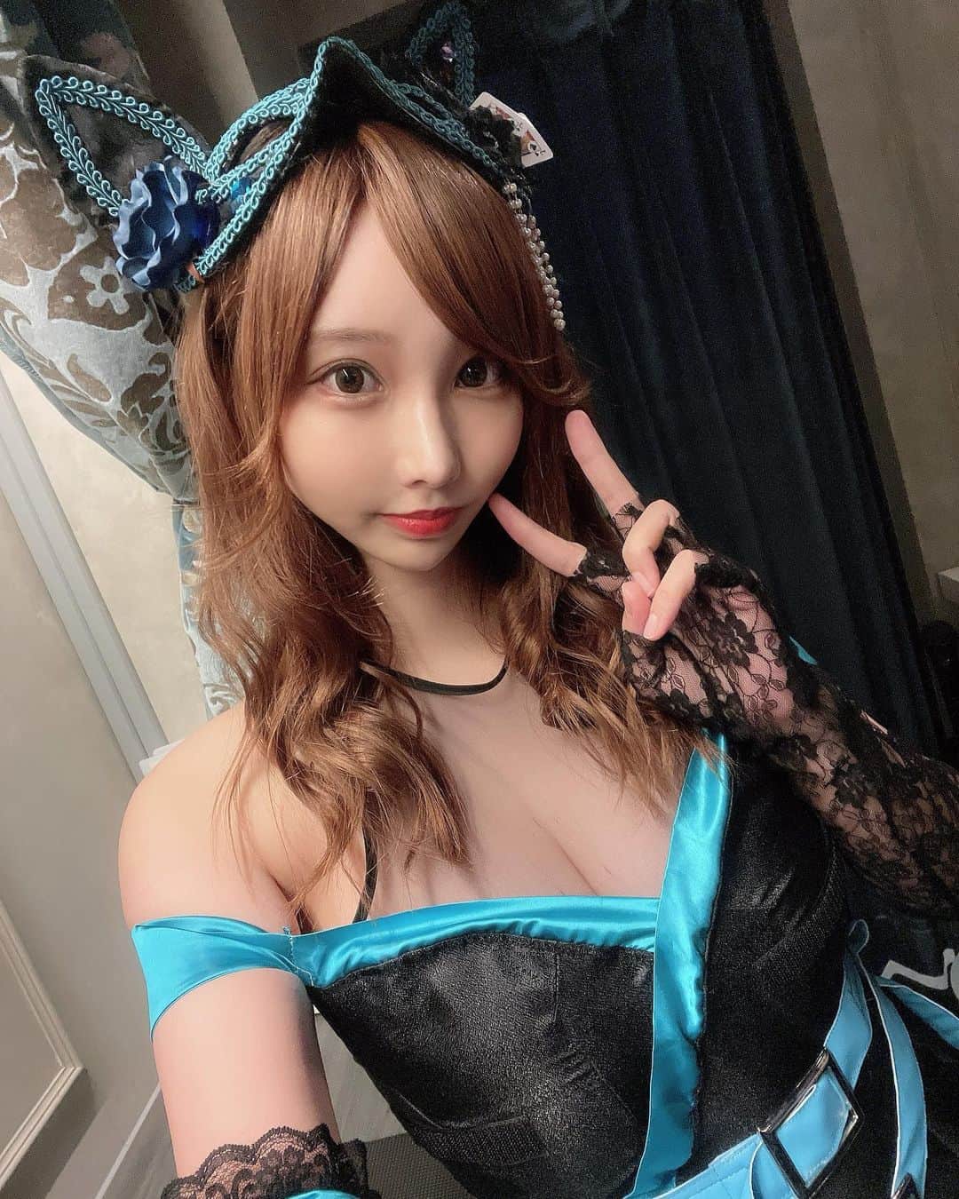 花咲来夢さんのインスタグラム写真 - (花咲来夢Instagram)「Vesquerade 水曜編・第2話もありがとうございますた🥹❣️✨ めっちゃ楽しかったよォー😆🩵✨ 前に出てたアベマを見て私を知ってくださった方や、私の影響でポーカーを始めたという方がいらっしゃって嬉しかった！🥳 来てくださった皆本当にありがとう💖 楽しかったと言っていただけてめっちゃ嬉しかったゾィ🤩🍾🍸  感謝人生🙏✨  来週8/9もいる予定です❣️  本当にありがとう、おやすみなさい😪😴  #コンカフェ #渋谷コンカフェ #コンカフェ嬢  #cosplayer #cosplaygirl」8月3日 2時10分 - raimu_charlotte