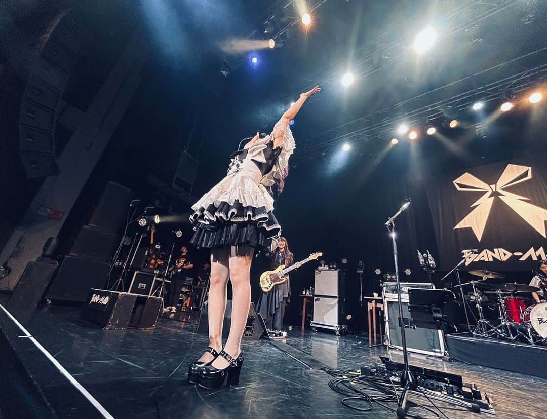 小鳩ミクさんのインスタグラム写真 - (小鳩ミクInstagram)「🌏🕊🇯🇵  タイトル 『皆の声で生き返る小鳩。』  #bandmaid #おまじないtime #10th #anniversary #思い出 #萌え萌えキュンキュン #moemoe #kyunkyun」8月3日 13時08分 - kobatomiku