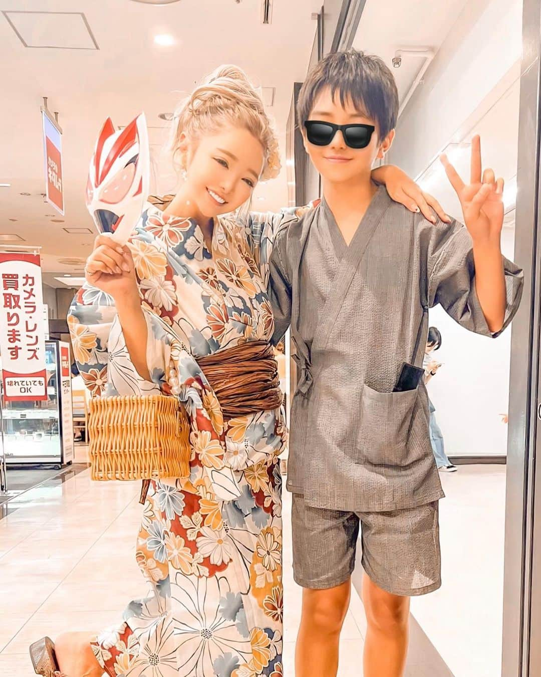 とみmamaのインスタグラム：「私の自慢の息子達👩‍👦‍👦🩵💛 おっきな彼氏とちっちゃな彼氏😚💓 . . . . #親子 #親子コーデ #中学生ママ #中学生男子 #兄弟 #兄弟ママ #ママ #浴衣 #浴衣コーデ #浴衣親子 #柏祭り #家族写真 #息子の成長 #息子とデート #ギャルママ #ママリ #男の子ママ #長男くん #長男坊 #次男 #次男坊 #浴衣ヘア #浴衣美人 #浴衣デート #浴衣コーディネート #浴衣女子 #浴衣でお出かけ #柏」