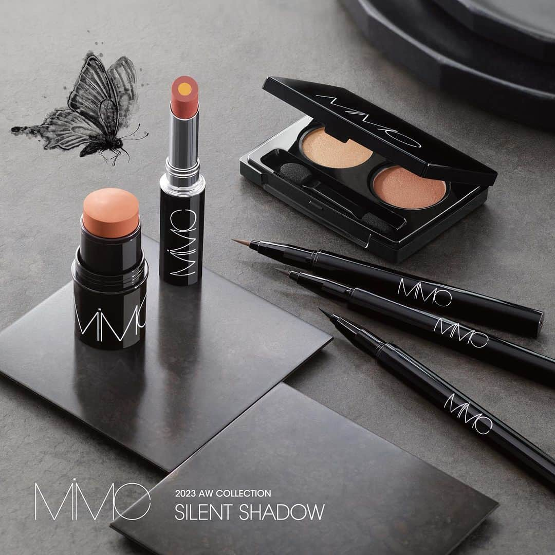 MiMCさんのインスタグラム写真 - (MiMCInstagram)「⁡ ＼8.2 NEW✨／ いよいよ発売開始！ ⁡ 【2023 AUTUMN＆WINTER COLLECTION】 ▪️SILENT SHADOW▪️ ⁡ 今という瞬間を味わう禅の世界。 心のなかは、深い静寂に満ちています。 そこにあるのは調和。 相反するものがそれぞれを引き立てあう 二元性を超えた心の風景を、 ただただ観ている状態です。 ⁡ ただそこに存在していることの美しさ。 2023 AUTUMN WINTER COLLECTIONは、 ニュートラルな肌に繊細な光と影を施して、 輪郭や骨格、個性を際立たせるテクニックを提案。 陰影は光と影の2つが在ることで生まれてくるもの。 ⁡ 禅の心を通じて繊細な影を描く、竹炭を主役にした、 感覚を研ぎ澄ます微細なメイクアップが、 ありのままの美しさを描きます。 ⁡ ⁡ ⁡ ⁡ #MiMC#エムアイエムシー  #cosme#organic#naturallife#organiclife#ナチュラルコスメ#オーガニックコスメ#石けんオフメイク#石けん落ちメイク#植物成分#保湿ケア#保湿#乾燥肌#awコレクション#秋冬新作#アイライナー#竹炭#チャコール#炭#リキッドアイライナー#awメイク#新作#新製品#新商品#新作コスメ#国産ブランド#コスメ情報」8月3日 12時06分 - mimc_natural