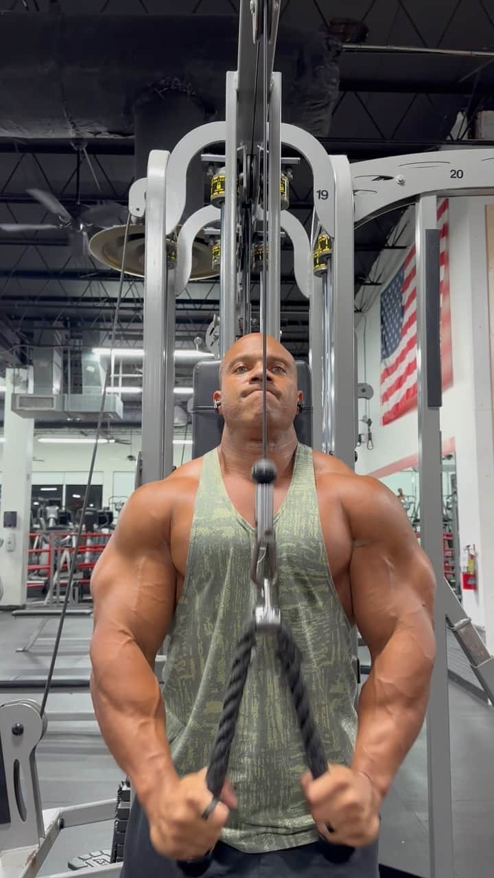 Phil Heathのインスタグラム：「“Succeed or fail, that’s the question. The outcome is solely based on your selection” @officialxraided1 👊🏽   #PhilHeath #MrOlympia #7xMrOympia #WIN 💪@transcendhrt」