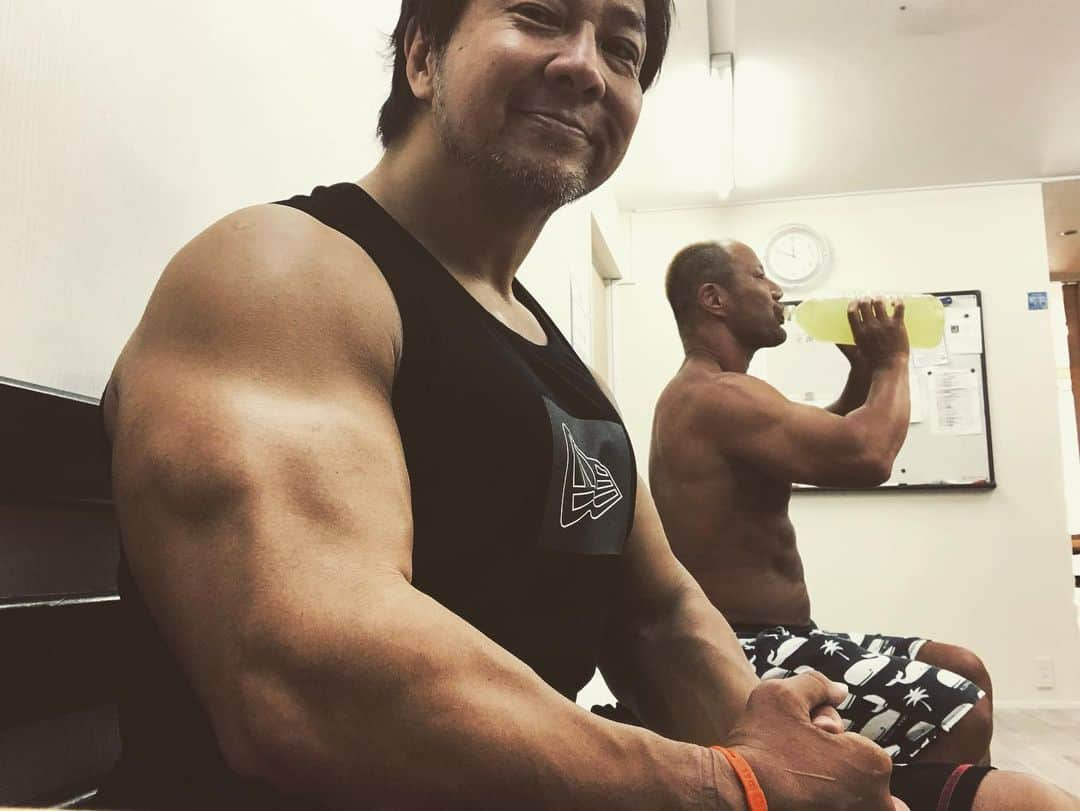 小島聡のインスタグラム：「トレーニング終了。  本間くんも来たよ☺️。  彼は本当に真面目な男です💪。  #小島聡  #本間朋晃  #新日本プロレス  #ワークアウト」