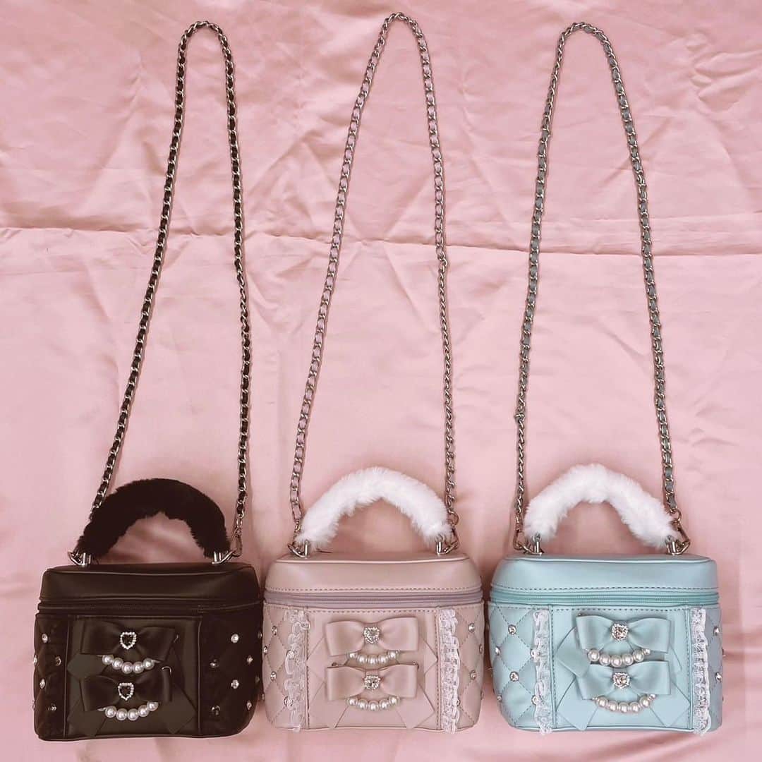Ank Rougeさんのインスタグラム写真 - (Ank RougeInstagram)「【 🎀 New arrival 🎀 】  ♡ ダブルリボンバニティBAG  Ank Rouge店舗今週入荷🍒」8月3日 12時14分 - ankrouge_official