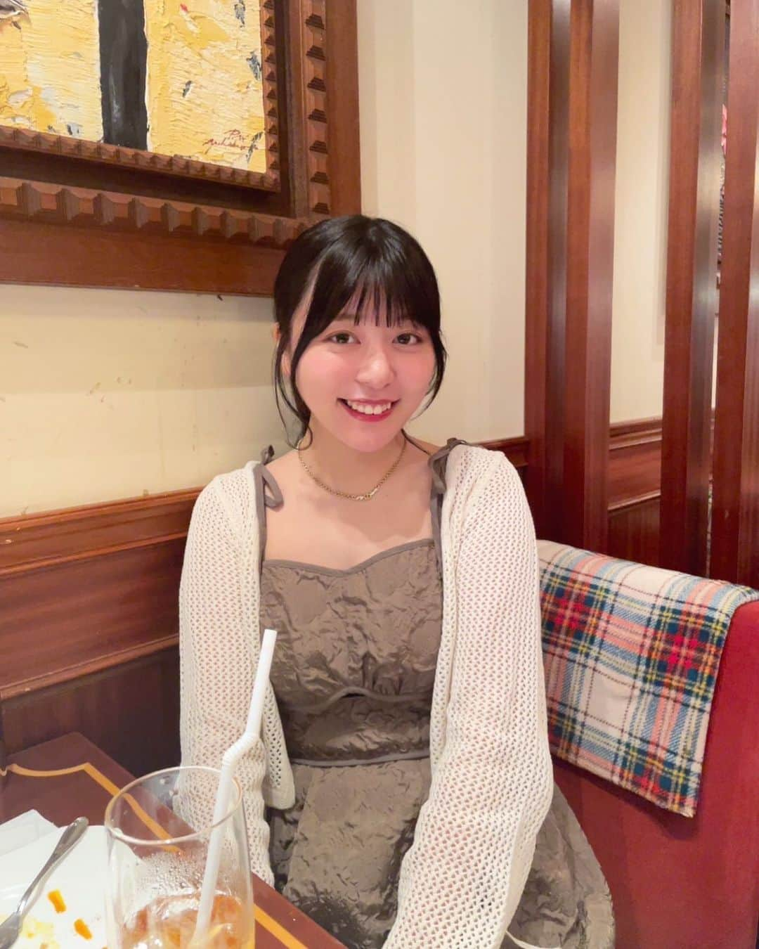 稲岡志織のインスタグラム：「この後誕生日サプライズでケーキ出してくれようとしてたのに、全く気づかずに自分でケーキを頼んで笑顔のいなおか。焦らせまくらせちゃってごめんね😂」