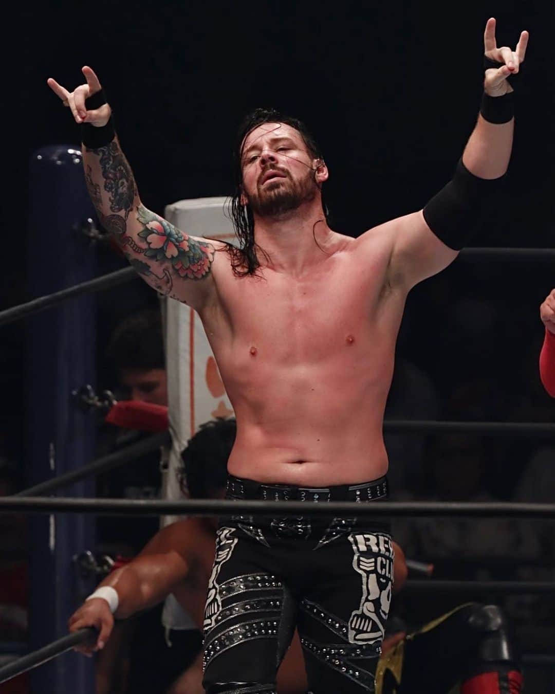 デビッド・フィンレーのインスタグラム：「Still in 1st place.  Still the baddest man in New Japan.  Still the greatest BC leader of all time.  • #g1climax33 #bulletclub #bcwardogs #therebel #njpw」