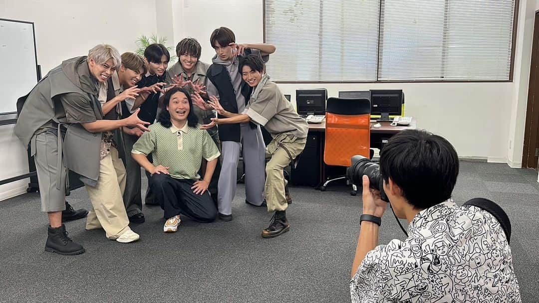 木村魁希さんのインスタグラム写真 - (木村魁希Instagram)「【真夜中の推し活〜S/TEAM BLOOD〜】 一緒にTikTok LIVE参戦してくれた方々ありがとうございました！！ 番組内で発表された通り、年明けにS/TEAM BLOOD、1000人規模の LIVE、それに向けて8/13に日比谷ビアガーデンフェスで初パフォーマンスをする事になりました！👏 是非来て下さい待ってます🕺  そしてそして！今回、伊吹とよへの伊吹さん、かが屋さんがゲストに来て下さいました！ TikTok上がってますのでそちらも是非チェックして下さい✅  まだの方はTVerにて見逃し配信をご覧下さい👀目を疑うサムネのやつです笑  #steamblood #スチブラ #真夜中の推し活 #真夜推し」8月3日 12時32分 - kimurakaiki