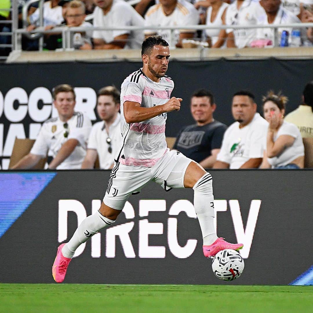 フィリップ・コスティッチのインスタグラム：「@juventus 🤍🖤」
