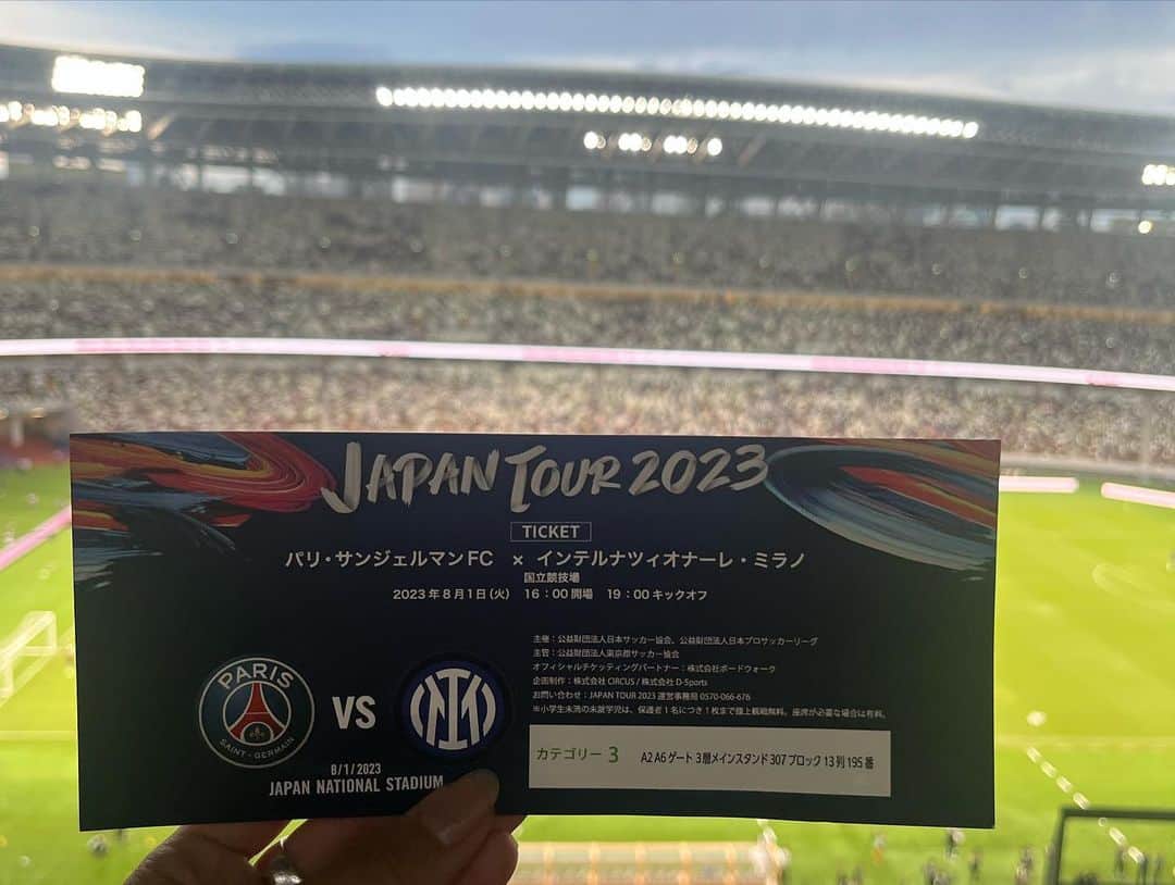 広瀬未花のインスタグラム：「一昨日は、パリSG vs インテルの親善試合観戦にお誘い頂き 国立競技場へ⚽️❤️‍🔥  初めて海外チームの試合観戦で、 大興奮！ W杯も寝ないで観ていたし、サッカーの試合観るのが好きなのですが、スタジアムでの観戦はやはり格別😆最高でした！  (欲を言えば、ムバッペさんとネイマールさんのプレイが観たかったけど...😚)  9月にヨーロッパ旅を検討しているので、サッカー観戦したいなぁ〜⚽️チケットみてみよ🎵  @kyoco213 さん、 お誘い頂きありがとうございました✨✨😊❤️‍🔥」