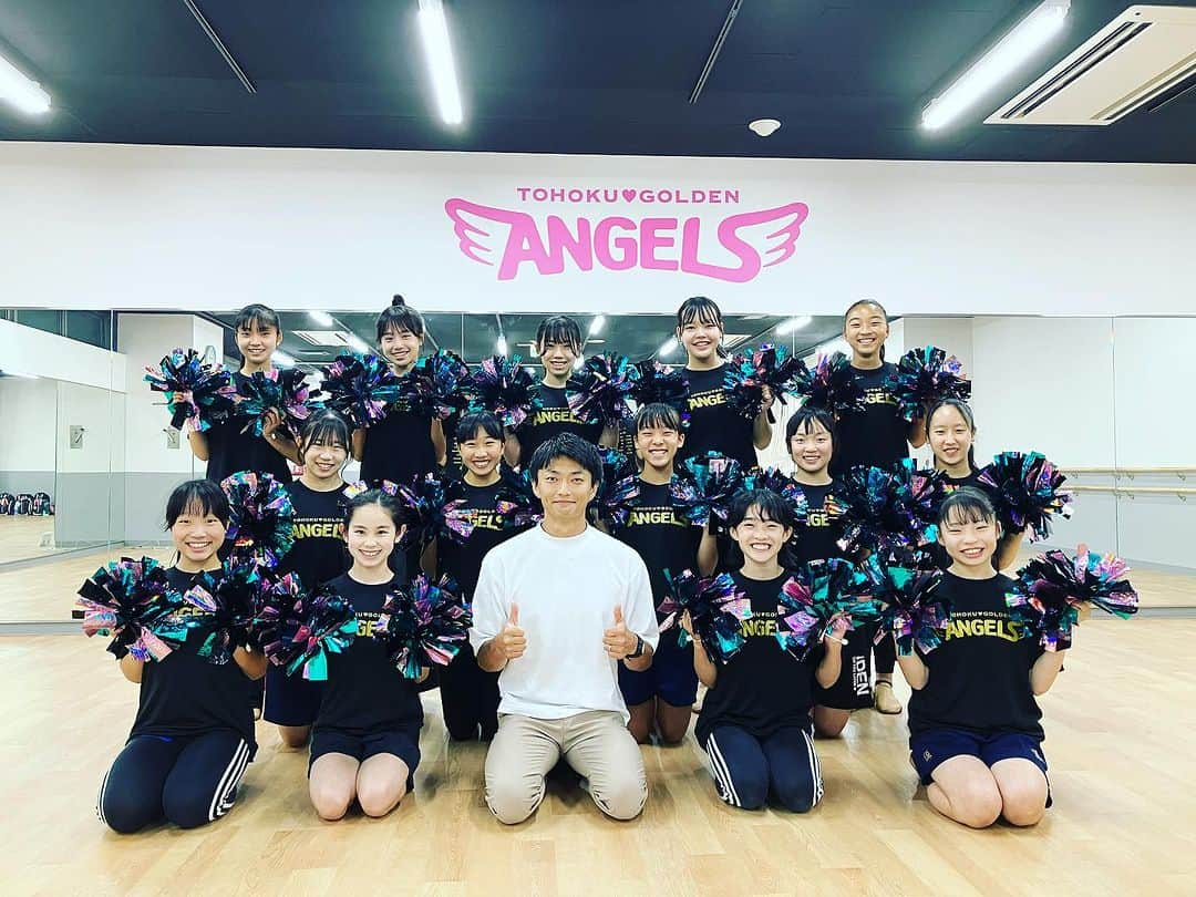 亀山耕平のインスタグラム：「先日 #楽天イーグルスアカデミーチアダンススクール 様のレッスンに参加させていただきました(^^)  #東北楽天ゴールデンイーグルス を応援し、さらに野球界のみならず、東北、地域を盛り上げるチアリーダーです👍   私も現在、小中学校を出前授業で回るプロジェクトを立ち上げておりますが、可能性の塊、未来の力である少年少女を今回も応援してまいりました^_^   ご縁に感謝🙇‍♂️   頑張ってください‼️   #楽天イーグルス #タートルパートナーズ #亀山耕平 #未来応援プロジェクト」