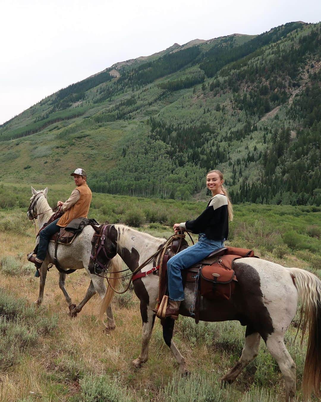 Taylor Howardのインスタグラム：「giddy up」