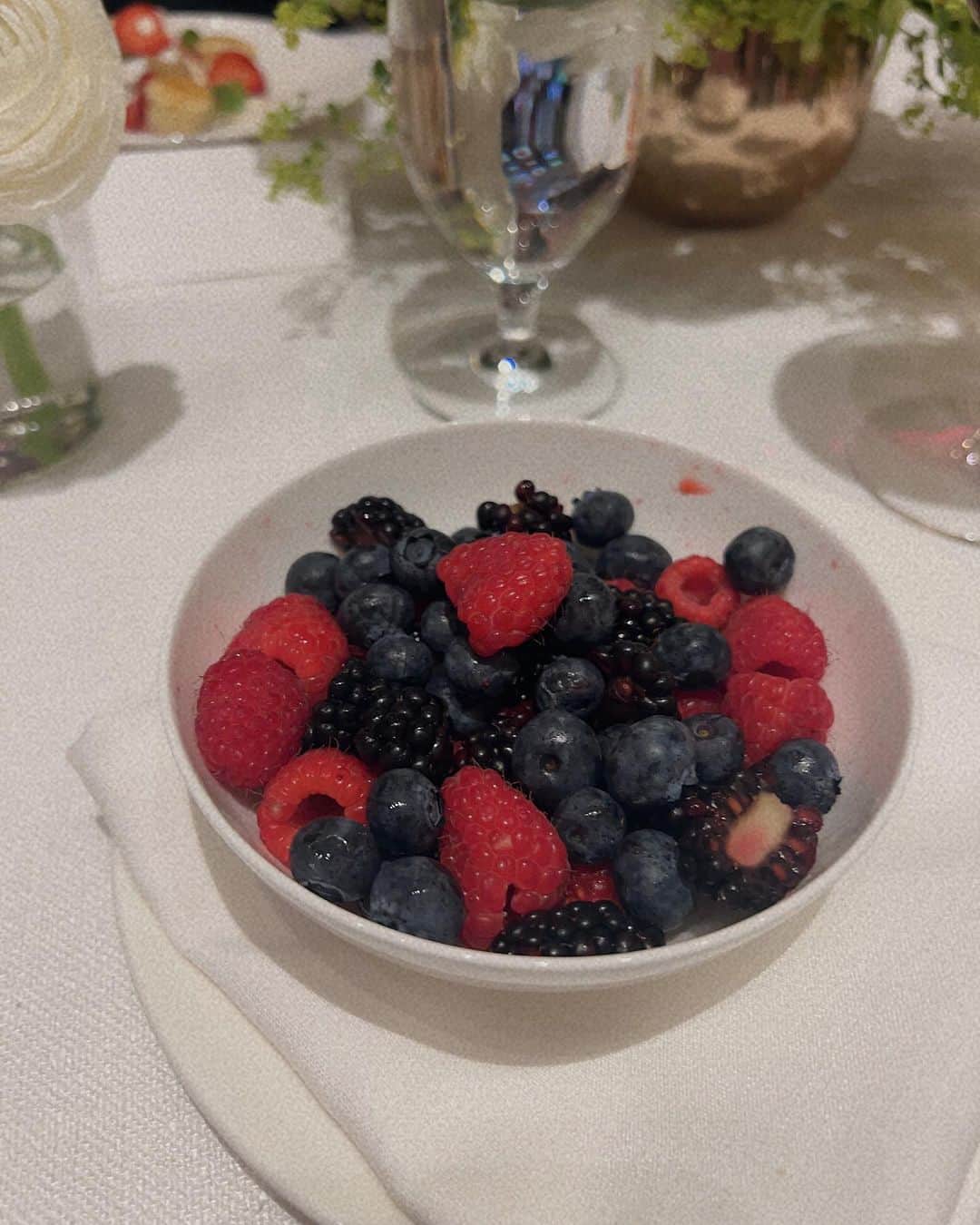 翁安芸さんのインスタグラム写真 - (翁安芸Instagram)「PRADA event Day 2 dinner by @nniederkofler 🍽️✨  #cookthemountain #prada #プラダ #aspen #pradaaspen #amazingnight」8月3日 4時12分 - akinyc
