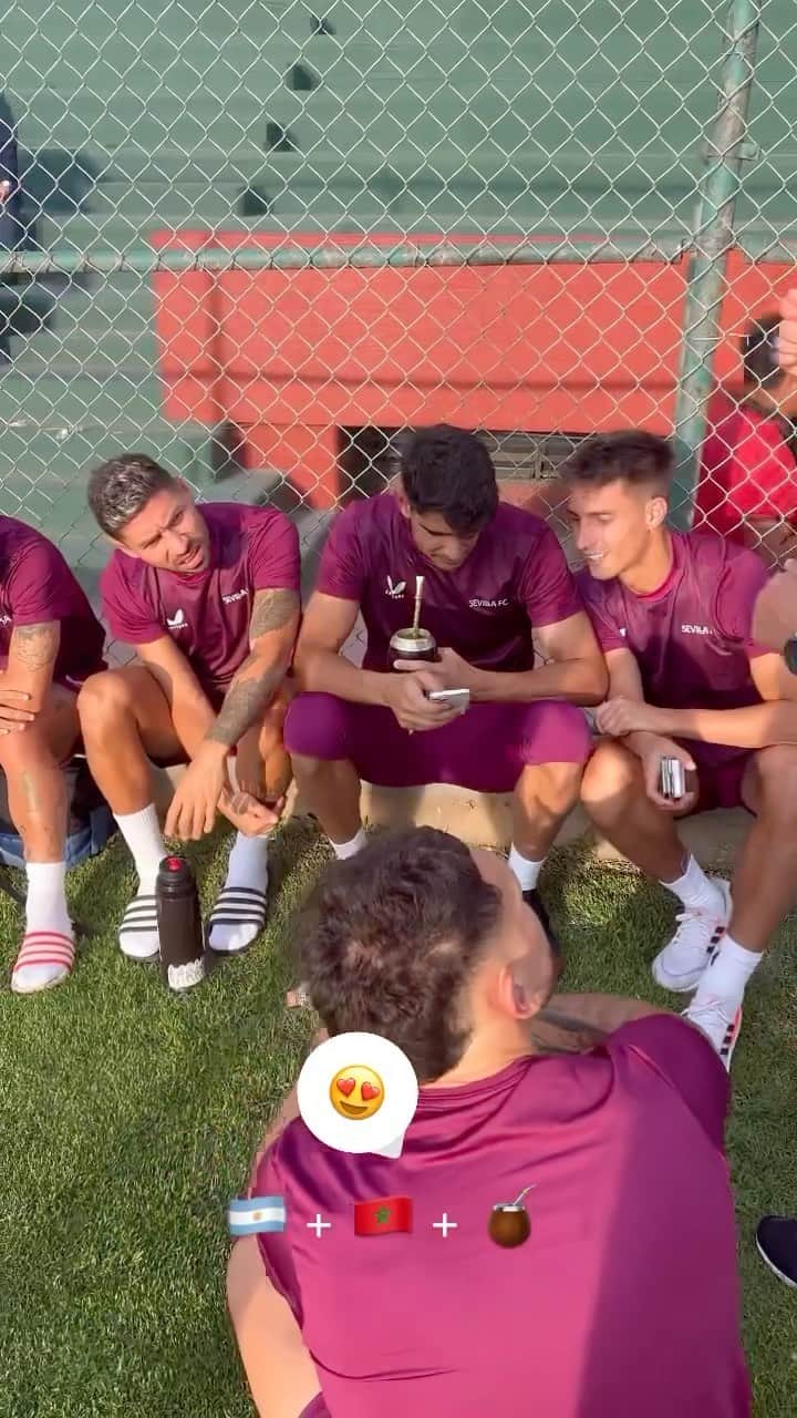 セビージャFCのインスタグラム：「Bono y la banda en México 🇦🇷🇲🇦🧉   #WeareSevilla #NuncaTeRindas #LaLigaSummerTour」