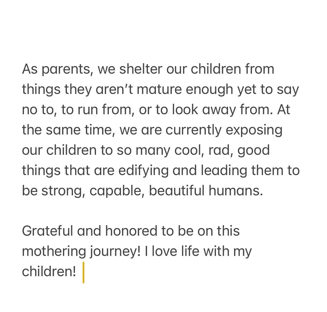 Bethany Hamiltonさんのインスタグラム写真 - (Bethany HamiltonInstagram)「As a legit homeschooling family - a common question asked is, “Are you sheltering your children?”  And yes, actually, in a lot of ways we are!   I believe in today's world, children are exposed to way more than they should be at much too young an age.   As parents, we shelter our children from things they aren’t mature enough yet to say no to, to run from, or to look away from. At the same time, we are currently exposing our children to so many cool, rad, good things that are edifying and leading them to be strong, capable, beautiful humans.   Grateful and honored to be on this mothering journey! I love life with my children!   #parenting #family #homeschooling #protectchildhood」8月3日 5時00分 - bethanyhamilton