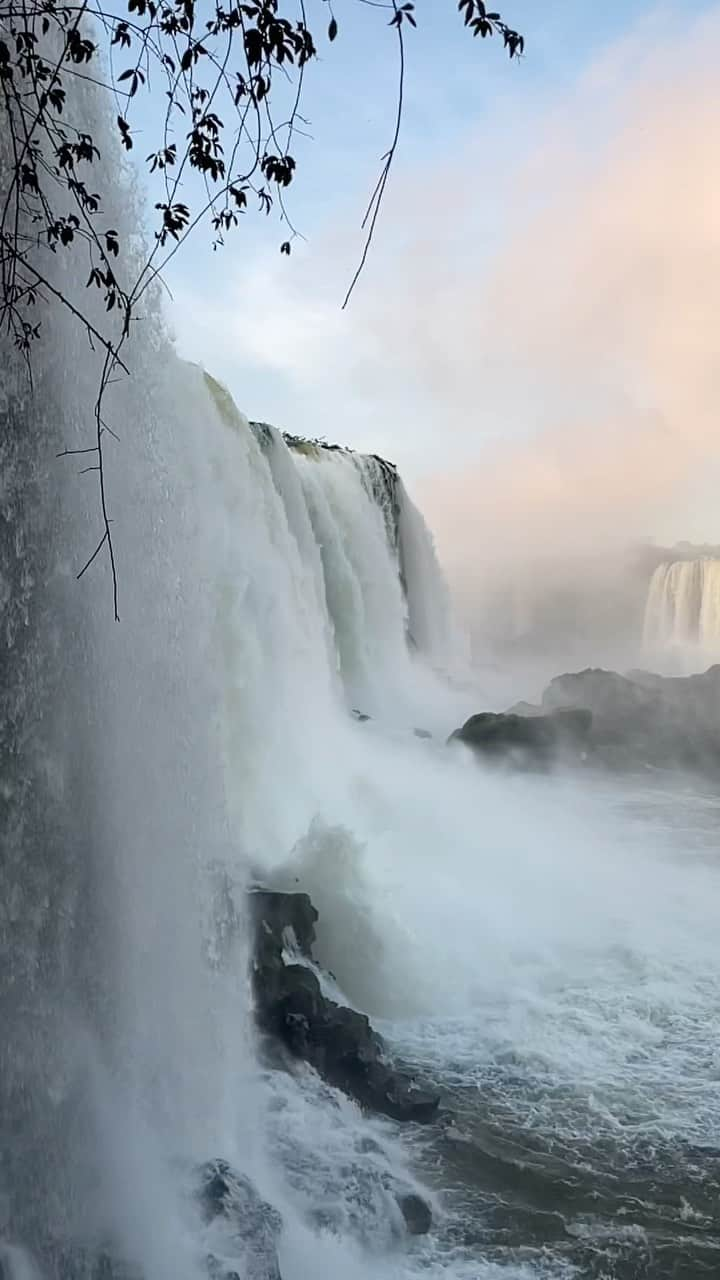 太田エイミーのインスタグラム：「Foz do Iguaçu 🤍 07:30am   #fozdoiguaçu #iguazufalls #iguazu #iguassufalls #iguçu #waterfall」