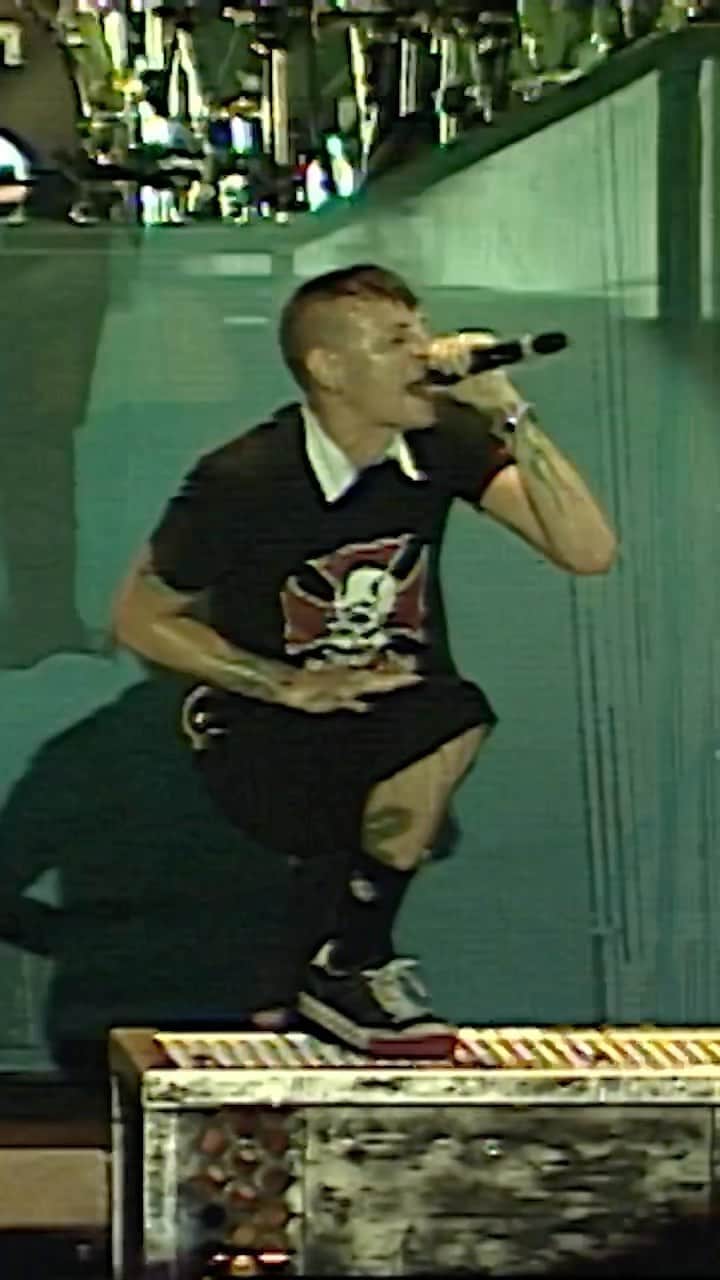 リンキン・パークのインスタグラム：「Runaway. #LiveInManila 2004」