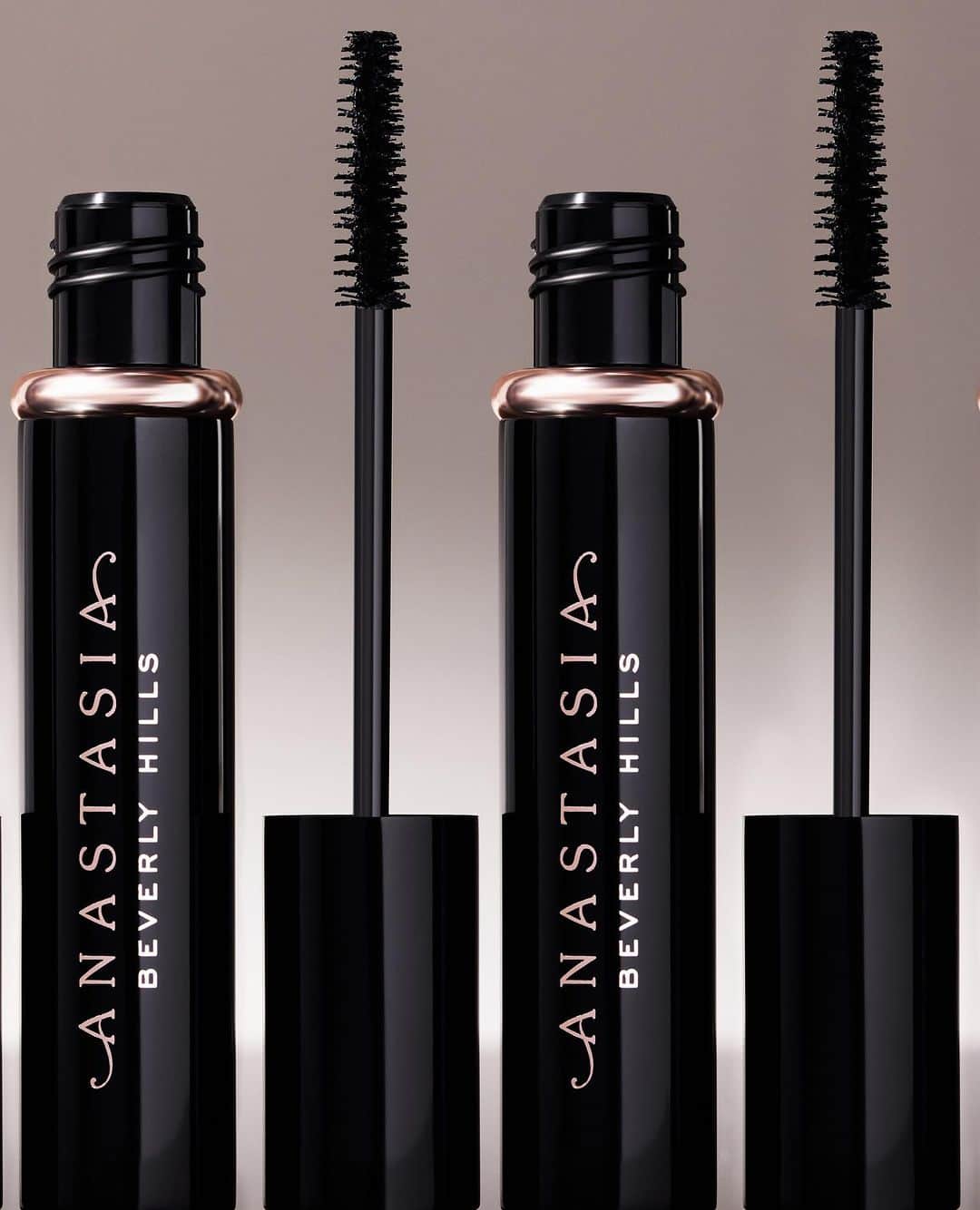 Anastasia Beverly Hillsさんのインスタグラム写真 - (Anastasia Beverly HillsInstagram)「Supernatural length, lift, and volume — our NEW LASH SCULPT Lengthening and Volumizing Mascara launches 8/3 EXCLUSIVELY at AnastasiaBeverlyHills.com 🖤  #ABHLashSculpt #AnastasiaBeverlyHills」8月3日 6時04分 - anastasiabeverlyhills