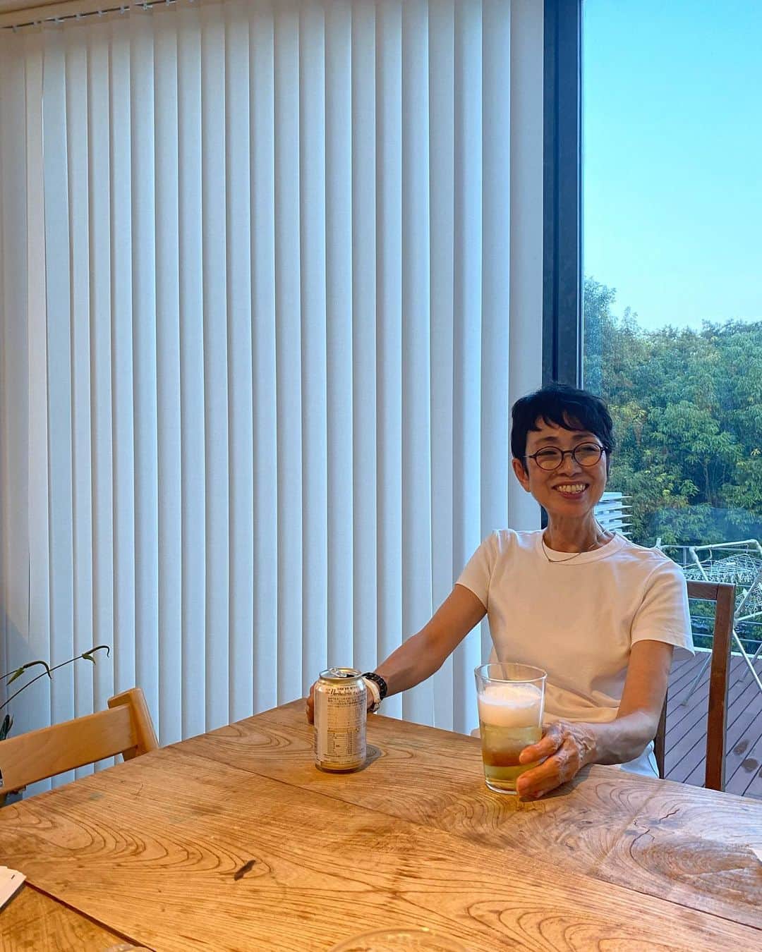 金子渚さんのインスタグラム写真 - (金子渚Instagram)「のんびりな夕暮れ  うちの母といえばゴーヤペペロンチーノ🥒笑 これを食べてあっつい夏を乗りきります！  皆さんも是非作ってみてくださいね！  #ゴーヤペペロンチーノ」8月3日 6時35分 - nagisakaneko