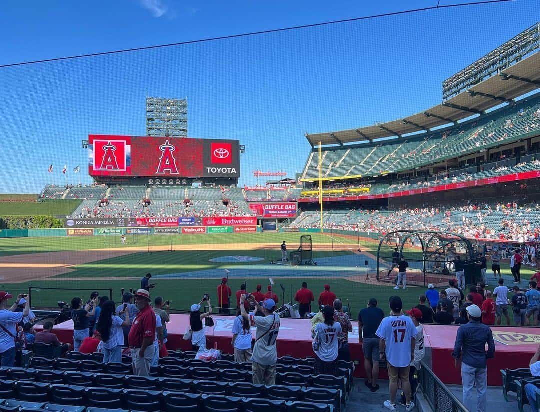 大出千尋さんのインスタグラム写真 - (大出千尋Instagram)「. Angel Stadiumへ⚾️  大谷選手の35号ホームランも運良く見ることができ感激🧢🏟️🤍 . . #losangeles @angelsstadium @angels  #ロサンゼルス#エンゼルス#エンゼルスタジアム #アナハイム#ニューヨーク生活」8月3日 6時35分 - chihiro_1208_offi