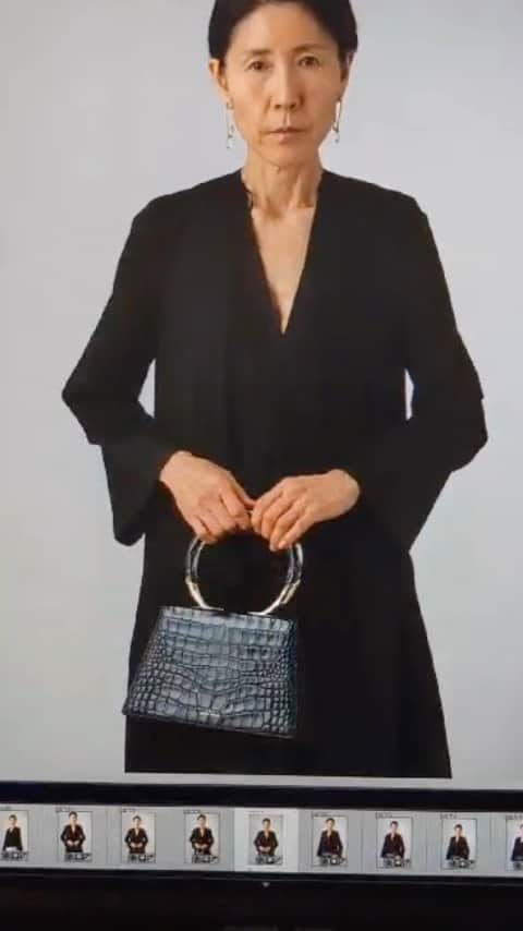 アレクシスビッターのインスタグラム：「Young Kim wearing all the handbags.」