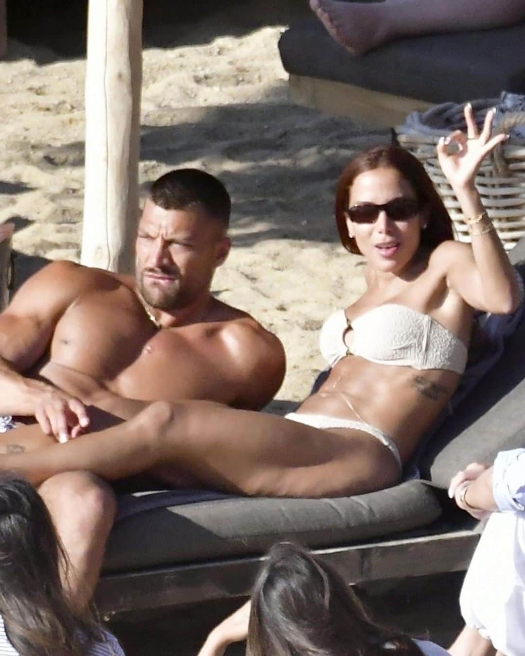 Just Jaredさんのインスタグラム写真 - (Just JaredInstagram)「Anitta and her hunky new boyfriend Simone Susinna packed on PDA during a beach day in Mykonos and we have all the hot photos at the LINK IN BIO! #Anitta #SimoneSusinna Photos: Backgrid」8月3日 7時34分 - justjared