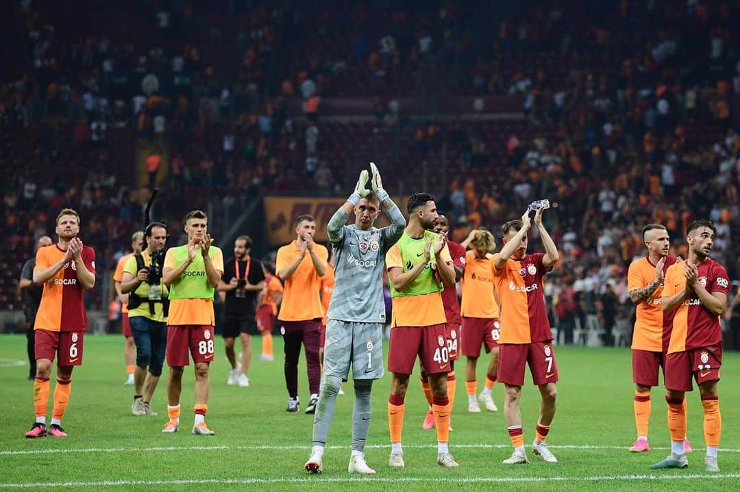 ガラタサライSKさんのインスタグラム写真 - (ガラタサライSKInstagram)「🦁 İyi Geceler Büyük #Galatasaray Ailesi! 🌃」8月3日 7時44分 - galatasaray
