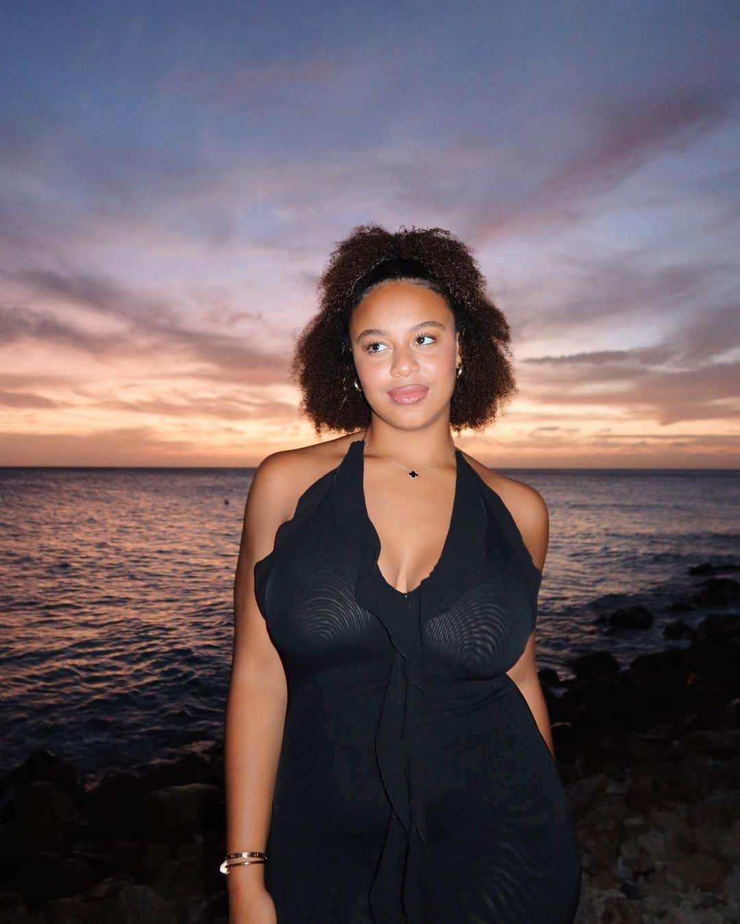 Nia Sioux Frazierのインスタグラム：「the sunset really came through for these pics🌅」