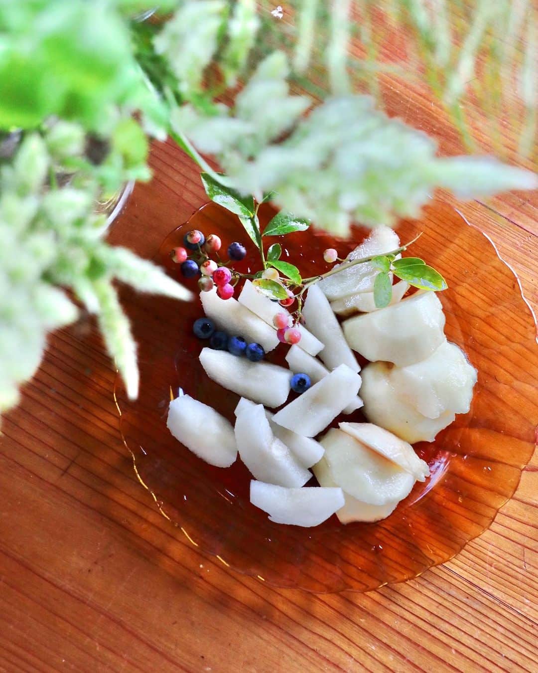 村上萌さんのインスタグラム写真 - (村上萌Instagram)「梨桃エブリデイ🍐🍑 スイカくらいの大きさの桃が食べたい。   #好奇心のままに」8月3日 7時55分 - moemurakami_