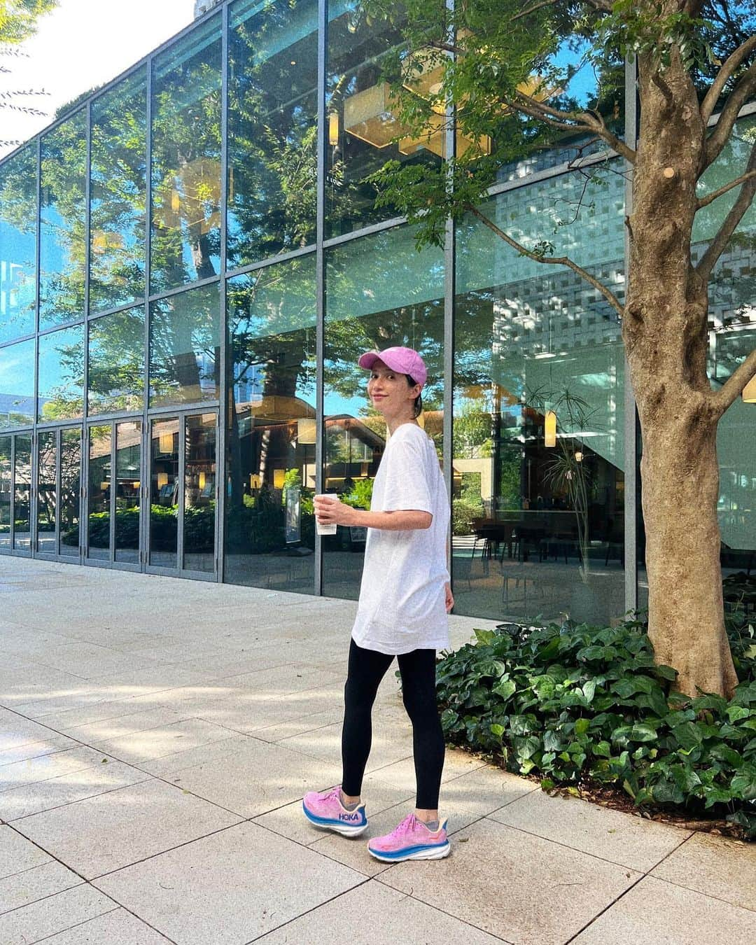 kazumiさんのインスタグラム写真 - (kazumiInstagram)「本日も朝ランからスタート🏃‍♀️🏃‍♀️🏃‍♀️  Tシャツ・キャップ　@niketokyo  パンツ　@xexymix_jp  スニーカー　@hoka_japan   足にウオノメができていたんだけど 怖くてなかなか病院に行けず😂👣 おとついようやく行って取ってもらったけどまだ地味に痛い😂😂  #朝ラン#ランニング#ランニング女子#ランニングウェア#kazumi#kazumiのフルマラソンへの道#nike#hoka#xexymix_jp」8月3日 7時59分 - kazumi0728