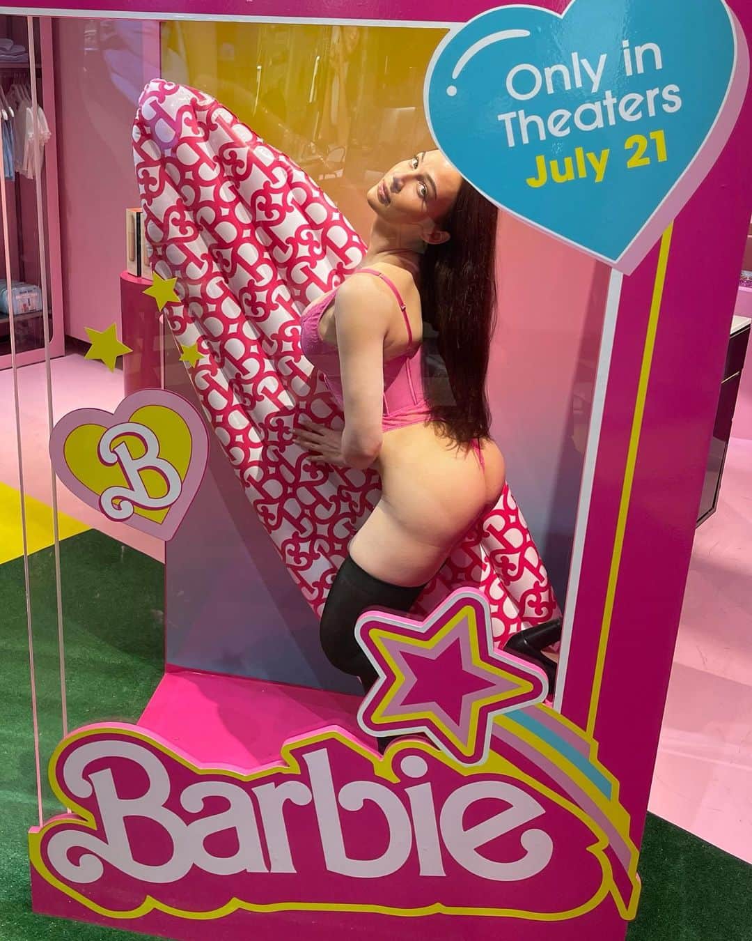 ブレア・ウィリアムズのインスタグラム：「MORE BARBIE?」