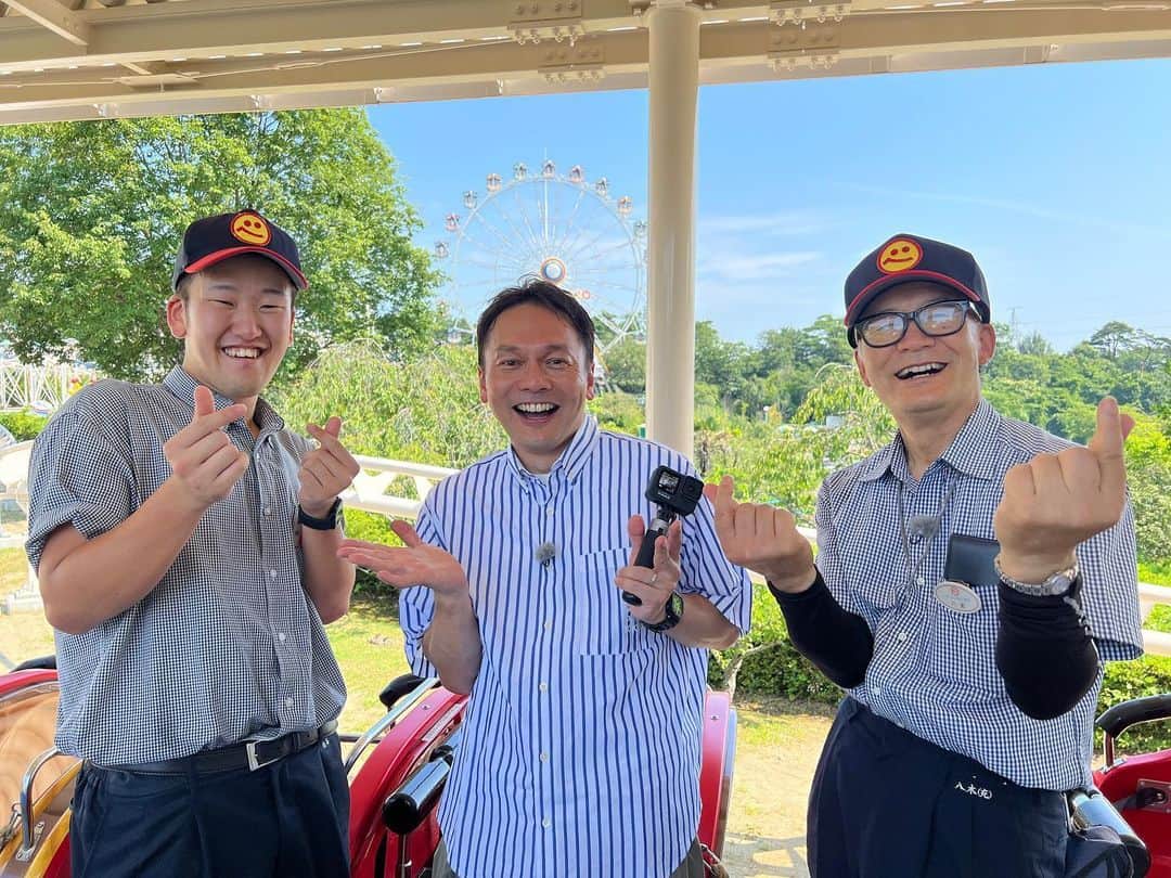 のインスタグラム：「＂𝟓𝟓𝐭𝐡＂  八木山ベニーランドへロケに行きました！ 宮城県民にはお馴染みの遊園地です♬  そこで現在TikTokで大人気の シブやんさんにお会い出来ました！ ほぼ毎日TikTokの更新をして ベニーランドの見どころなどを アピールしているシブやんさん♪  八木園長もその手腕に注目しているようです！  レトロなゲームコーナーがあれば 迫力満点なアトラクションもあり！ 幅広い世代で楽しめるベニーランド♬ 八木さん、シブやんさん、スタッフのみなさん ありがとうございました♡  Tシャツ欲しくなった☆  #八木山ベニーランド  #シブやん」