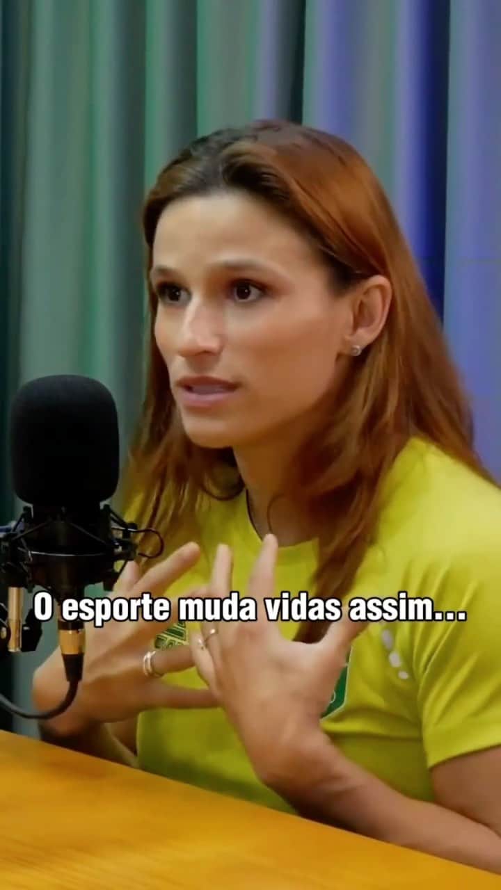 ジャジ・バルボサのインスタグラム：「O sonho da @jade_barbosa é o sonho de todos nós! 🥰  A Ginástica Artística brasileira vive uma fase espetacular e vamos em busca de mais conquistas! 💪  #TimeBrasil #COBCast #Esporte #Podcast #MEDLEY」