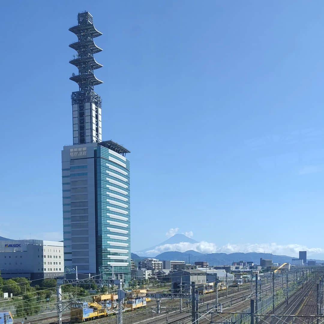 日向正樹のインスタグラム：「東静岡駅到着。 今日は小学生向けのアニメ講座をやります。」