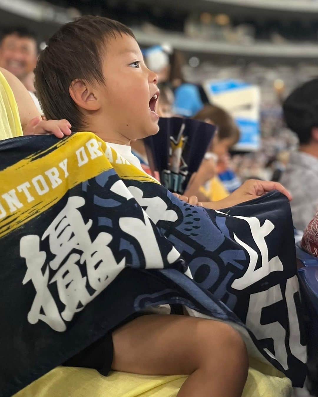 攝津正さんのインスタグラム写真 - (攝津正Instagram)「. . 今回は福岡からも応援に駆けつけてくれた友人達もいて。  大人数の応援団がいて心強かったです！  何より子供が投げる姿をパパと認識できるようになったようで嬉しかった。  来年も呼んでもらえるように、野球に精進していきたいと思います⚾️  ※1枚目　eちゃん zboy mちゃん　と俺 . . #サントリードリームマッチ2023  #サントリードリームマッチ #サントリー #野球 #レジェンドOB #プレモル #ビール #東京ドーム #zboy #愛息子 #長男#こどものいる暮らし#子育て#カメラマン #天谷宗一郎  笑」8月3日 8時33分 - tadashi_settsu