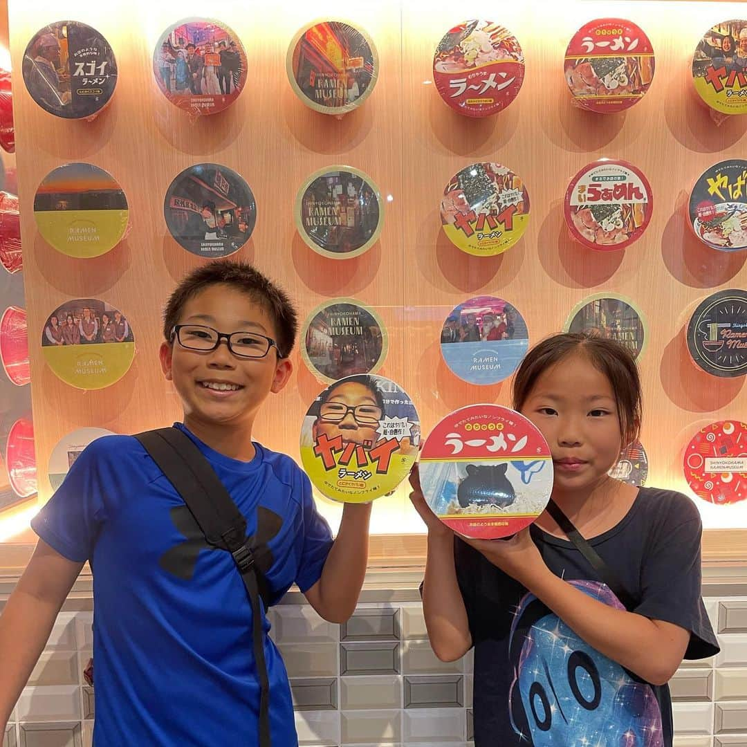 新横浜ラーメン博物館(ramen museum)さんのインスタグラム写真 - (新横浜ラーメン博物館(ramen museum)Instagram)「「ラー博スゴメンラボ」 先日ご体験下さったお客様は面白いパッケージと可愛らしいパッケージでオリジナルカップラーメンを作ってくれました☺️🍜  #スゴメンラボ #ラー博スゴメンラボ #オリジナルカップラーメン #凄麺 #ラー博 #ラーメン博物館 #ラーメン #ラーメン部 #昭和レトロ #ramen #ramenlover #ramenmuseum #rahakusugomenlabo」8月3日 8時43分 - ramenmuseum