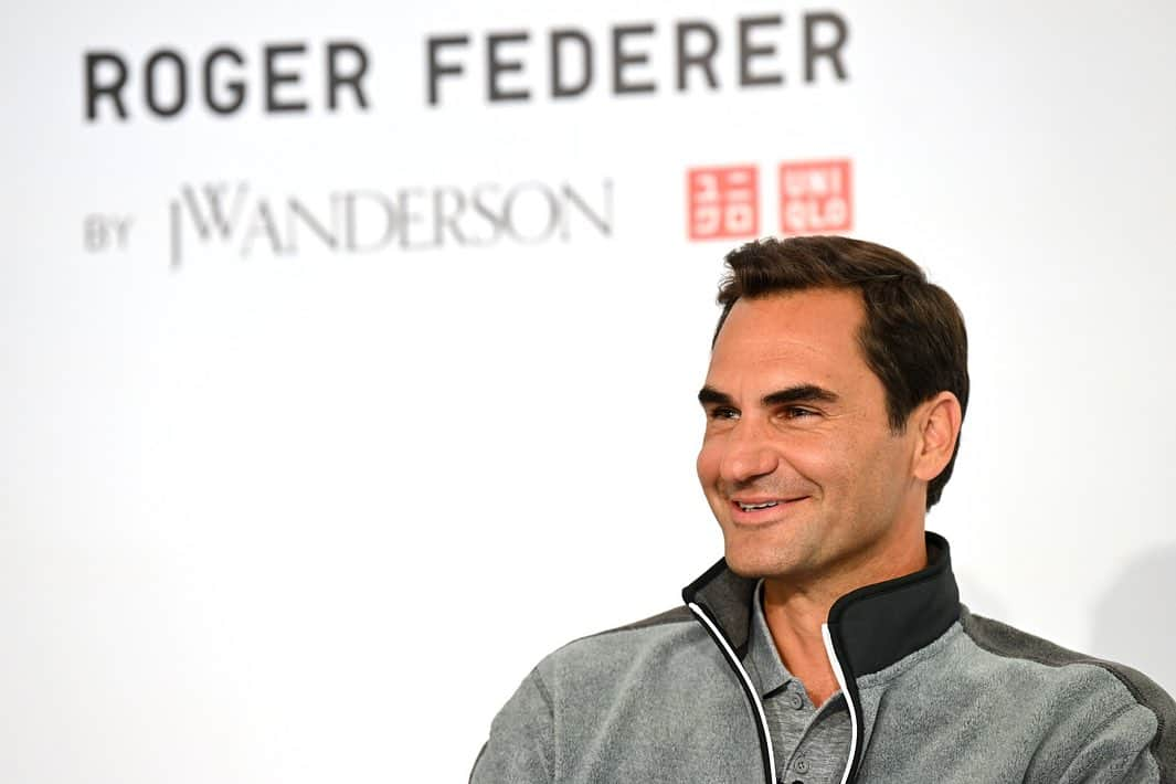 ロジャー・フェデラーのインスタグラム：「We had a fun day in NYC as we unveiled my latest collaboration with @jw_anderson x @uniqlo and launched the first 'Around the World with Roger Federer' event series. It was so nice to interact with all who came, especially with some inspiring kids on a tennis court that was beautifully designed by @kaws 🎾🎨🌆😁」